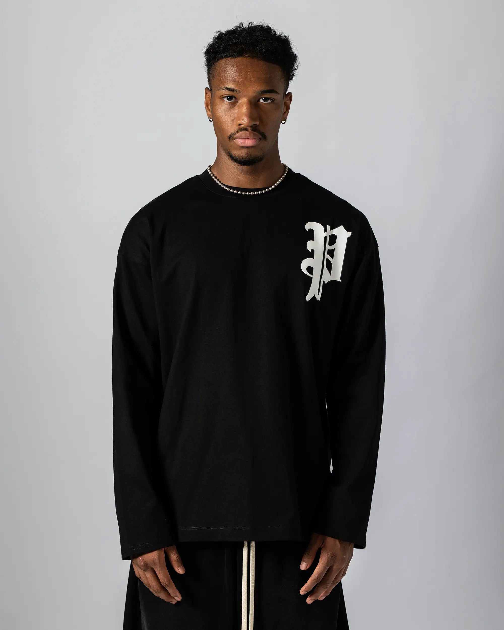 Privé Big Logo Long Sleeve T-Shirts (Black)