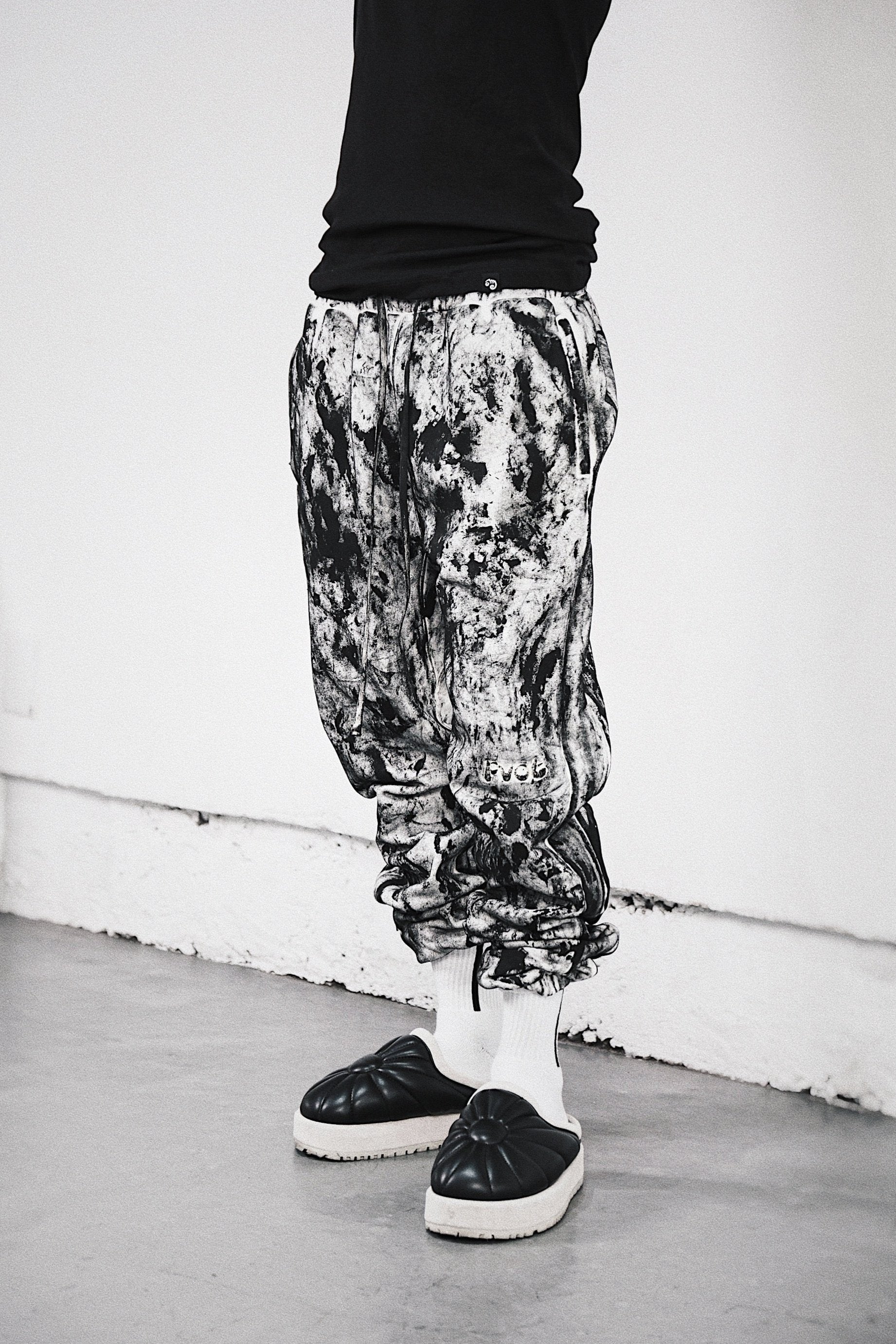 Pvot Premium Sweat Pants (White / Glue Black)