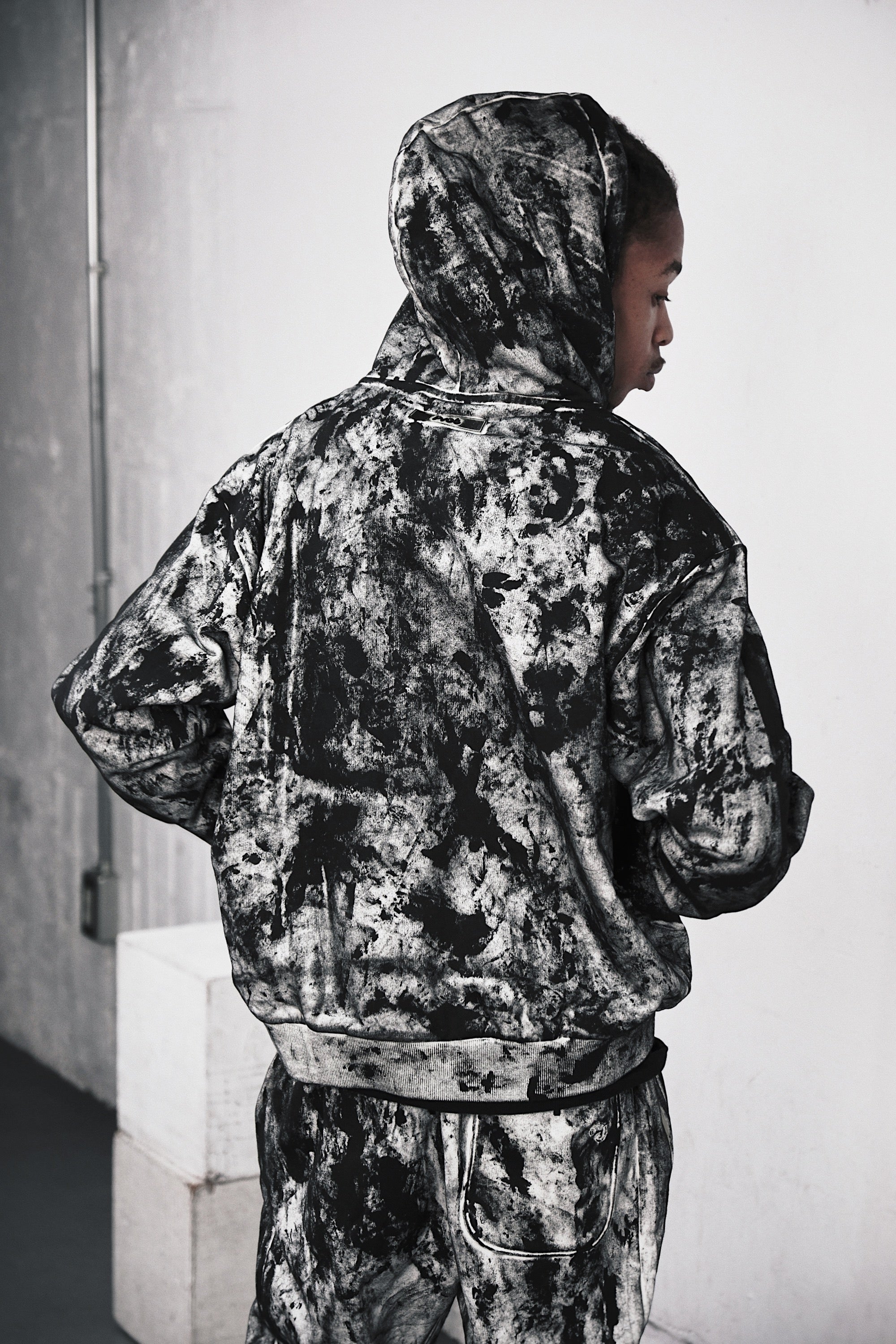 Pvot Athleisure Hoodie (White / Glue Black)