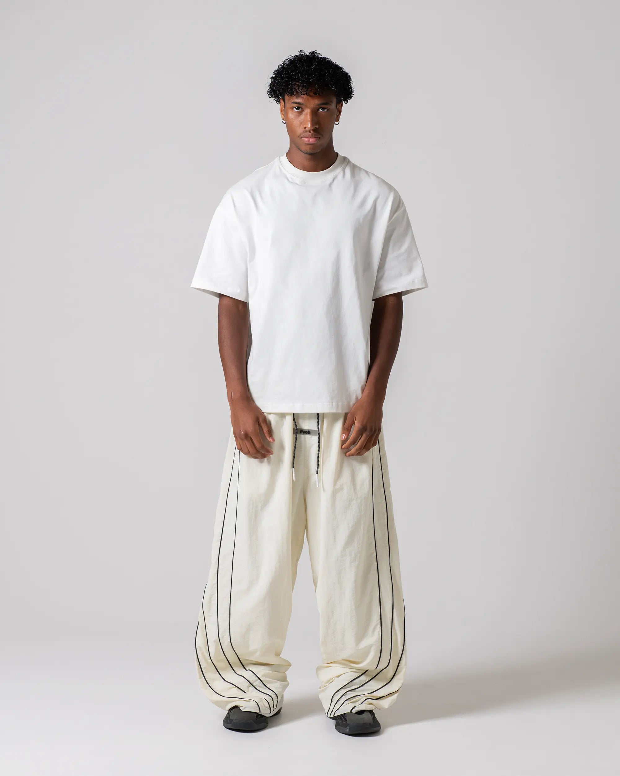 Tops : XL size (185cm / 75kg)
Bottoms : XXL size (185cm / 75kg)