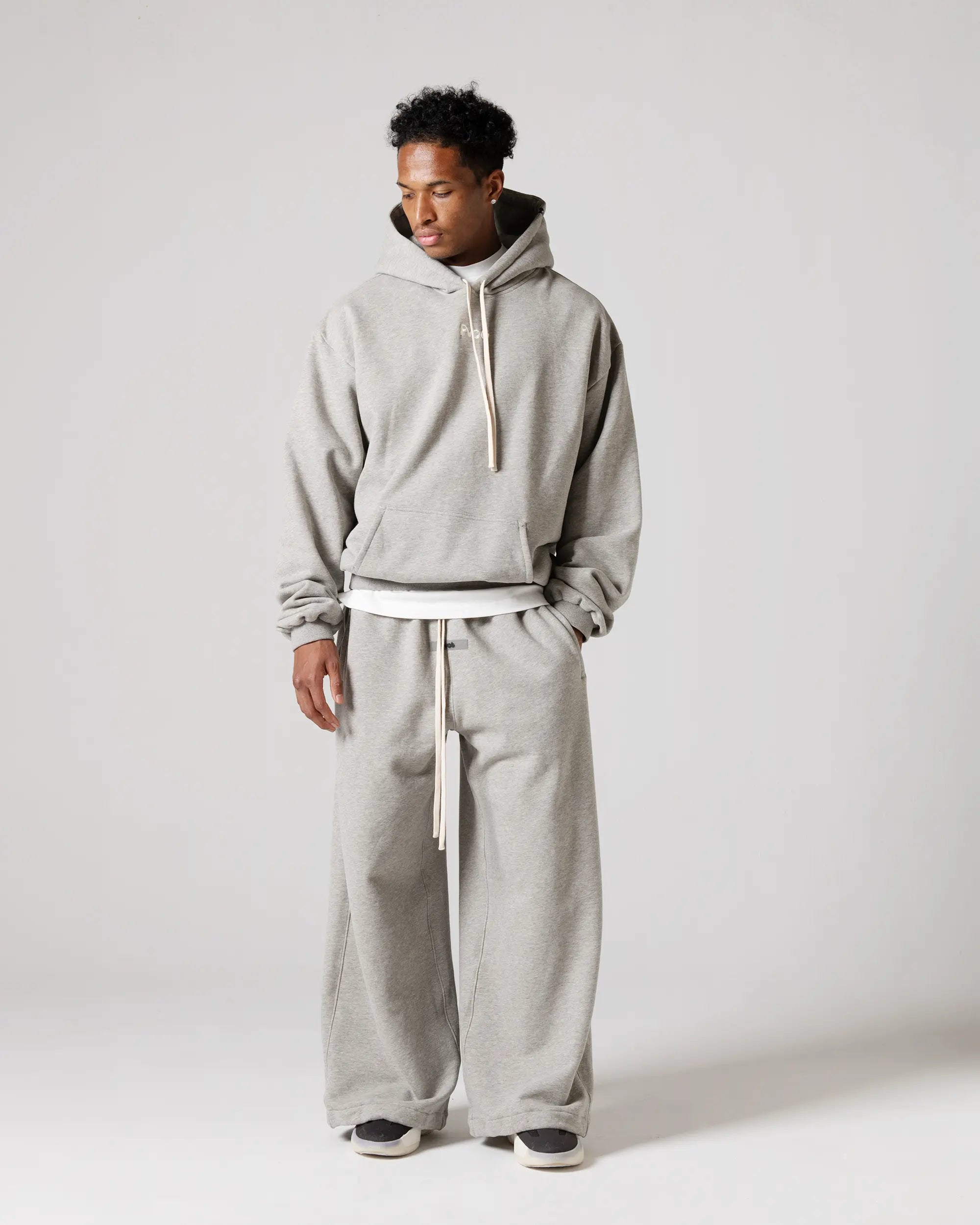 TOPS : XL size (185cm / 75kg)
BOTTOMS : XL size (185cm / 75kg)