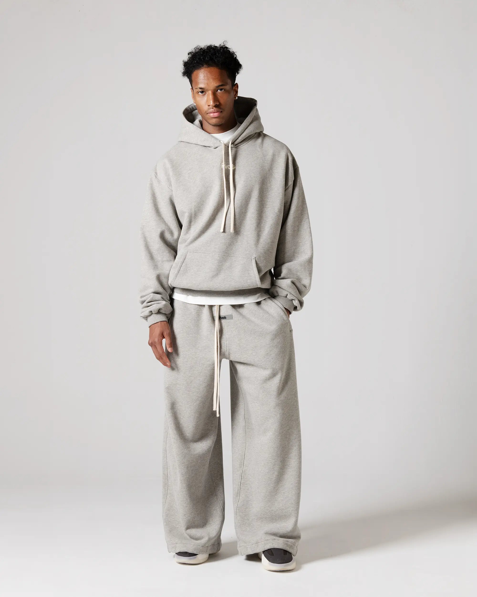 TOPS : XL size (185cm / 75kg)
BOTTOMS : XL size (185cm / 75kg)