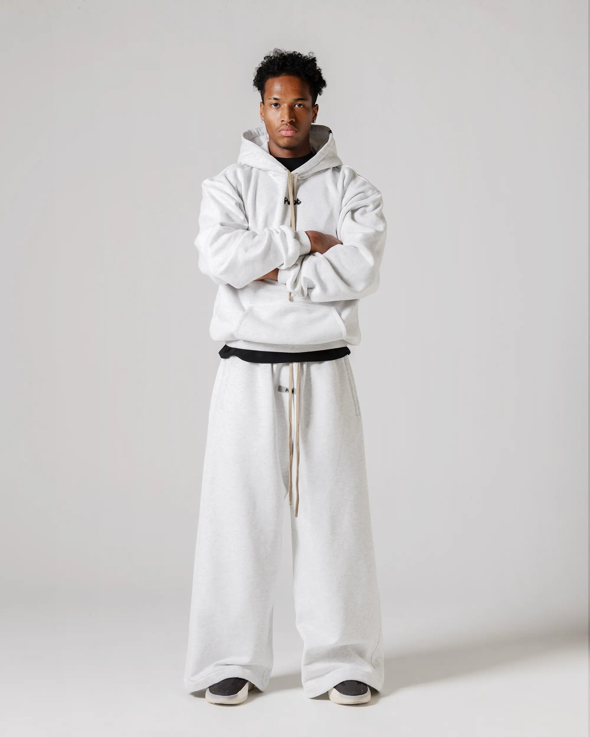 TOPS : XL size (185cm / 75kg)
BOTTOMS : XL size (185cm / 75kg)