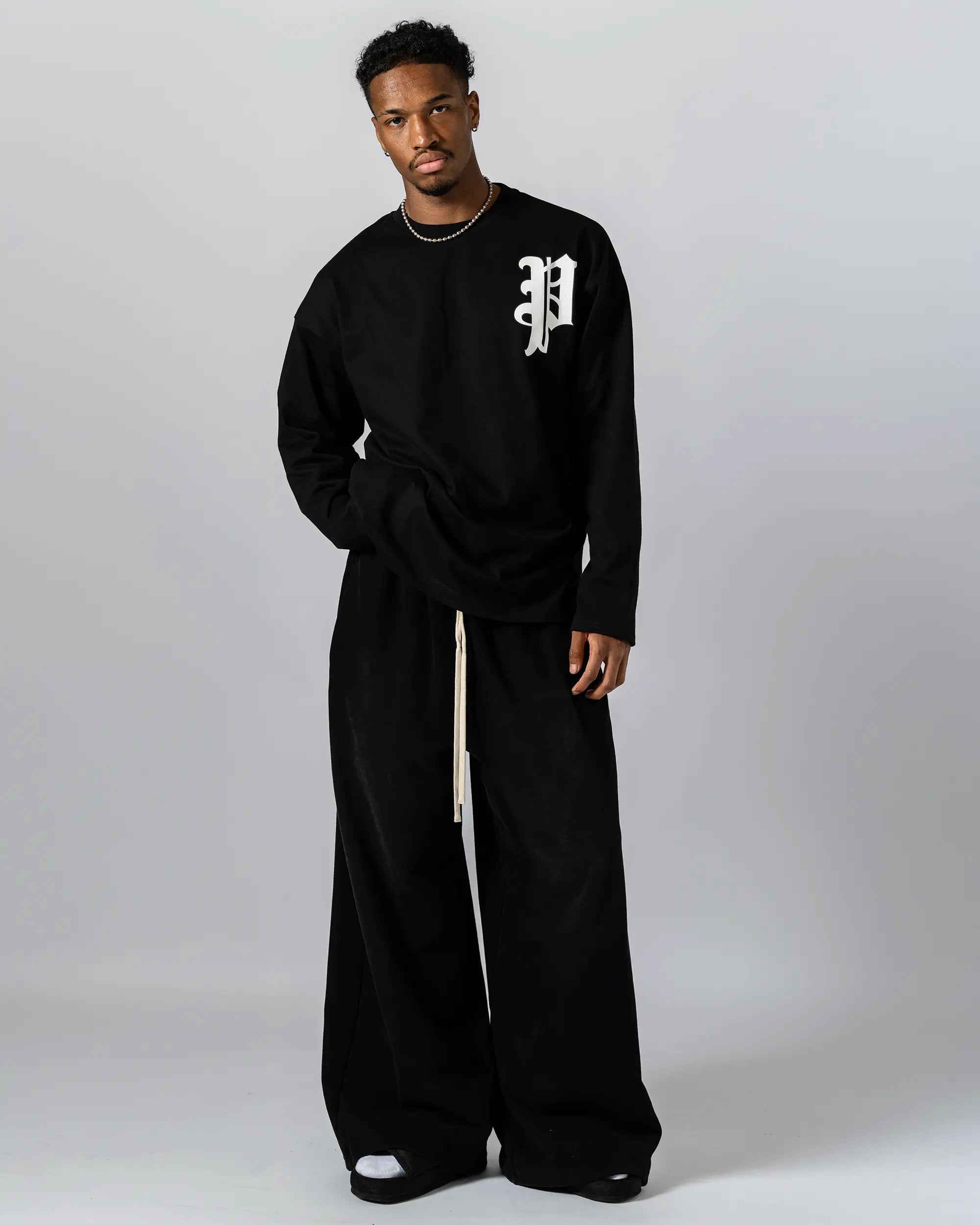Privé Big Logo Long Sleeve T-Shirts (Black)