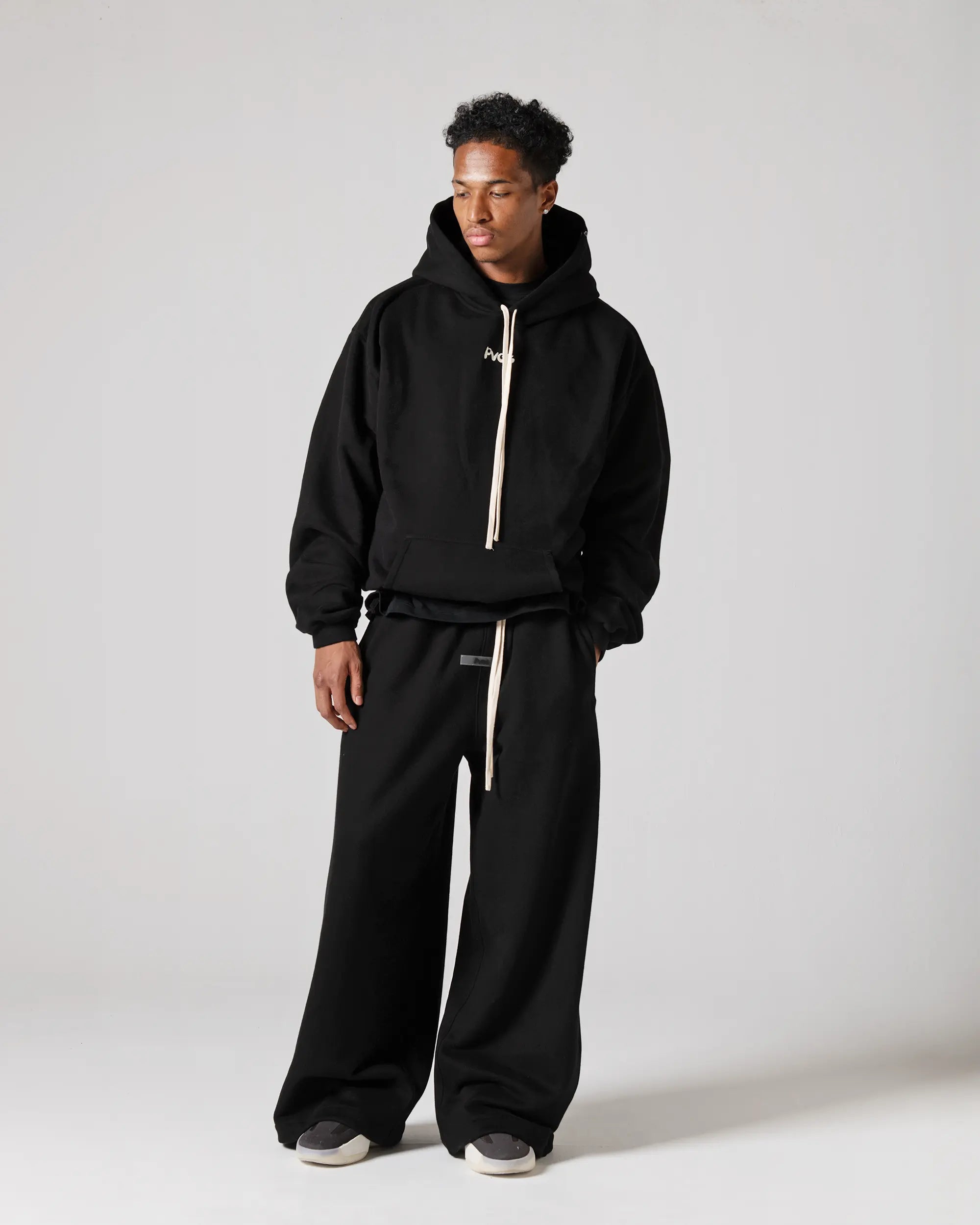 TOPS : XL size (185cm / 75kg)
BOTTOMS : XL size (185cm / 75kg)