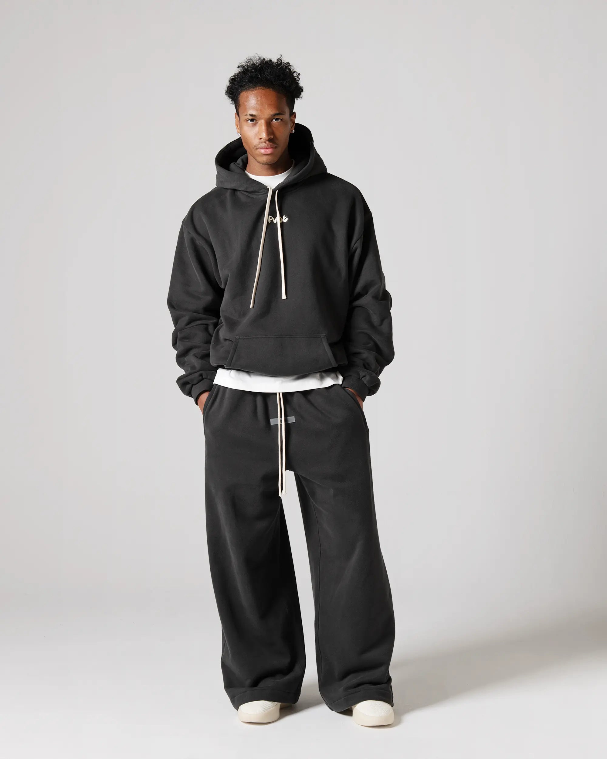 TOPS : XL size (185cm / 75kg)
BOTTOMS : XL size (185cm / 75kg)