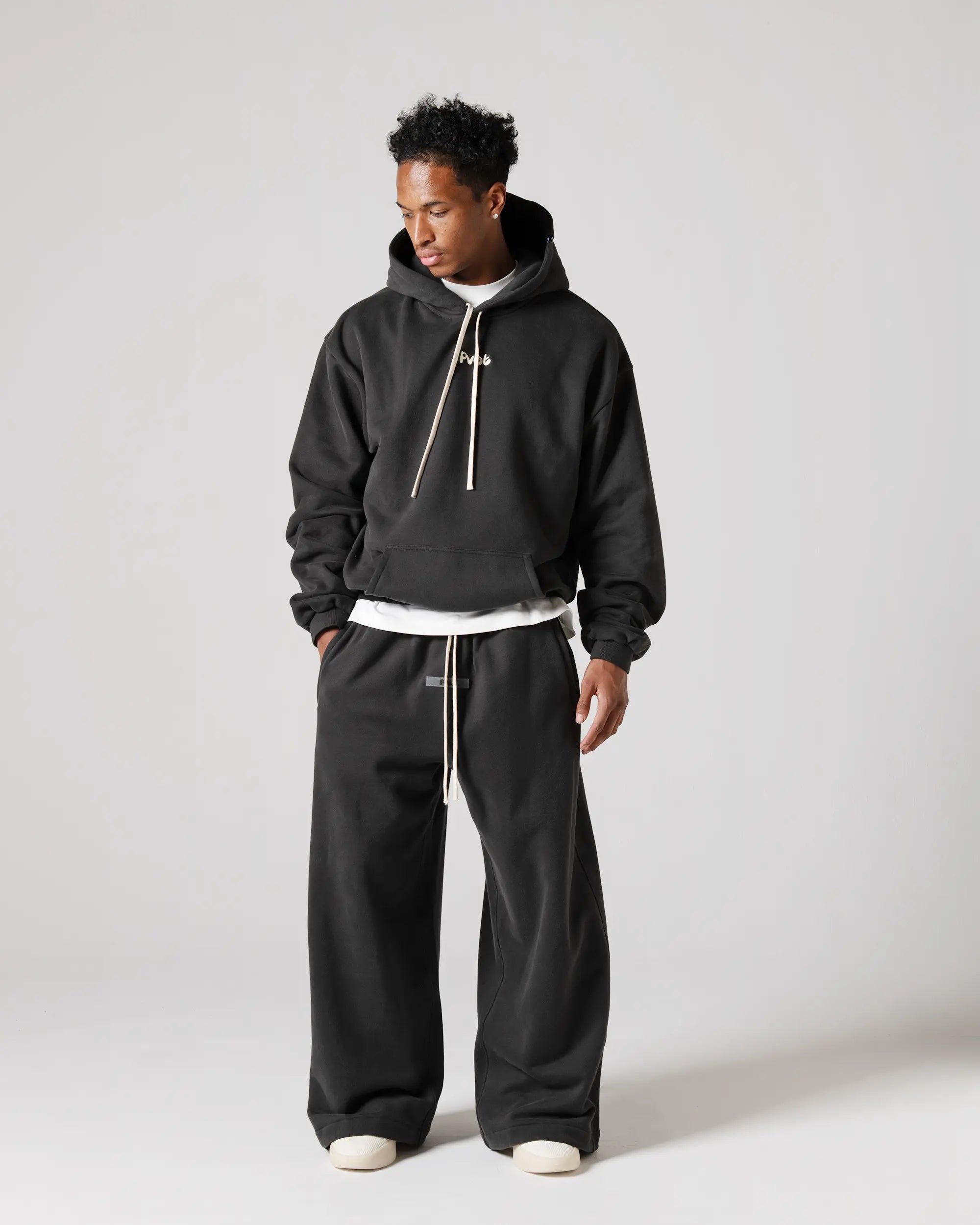 TOPS : XL size (185cm / 75kg)
BOTTOMS : XL size (185cm / 75kg)