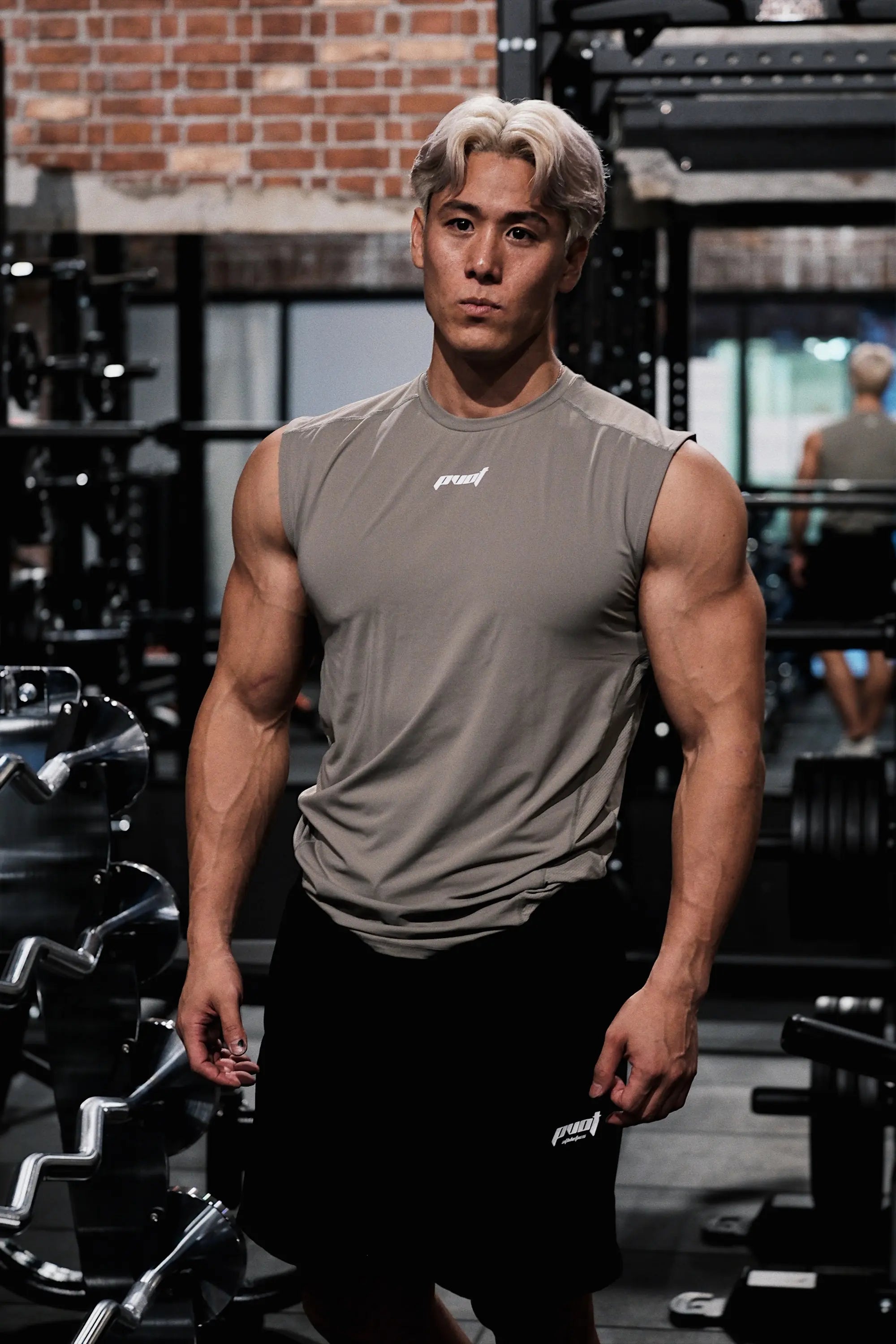 Tops : XXL size (178cm / 88kg)
Bottoms : XL size (178cm / 88kg)
