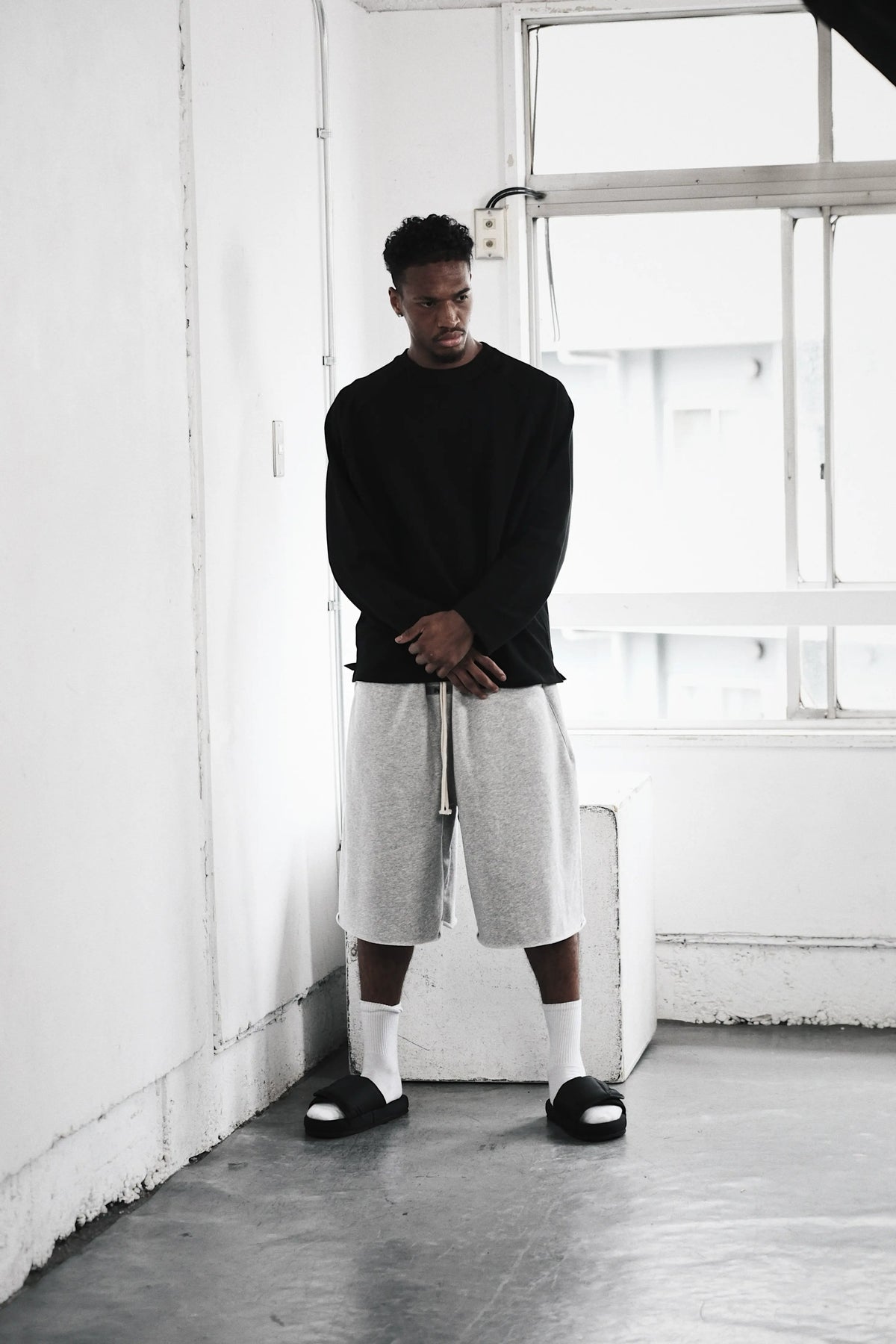 Tops : XL size (185cm / 75kg)
Bottoms : XL size (185cm / 75kg)