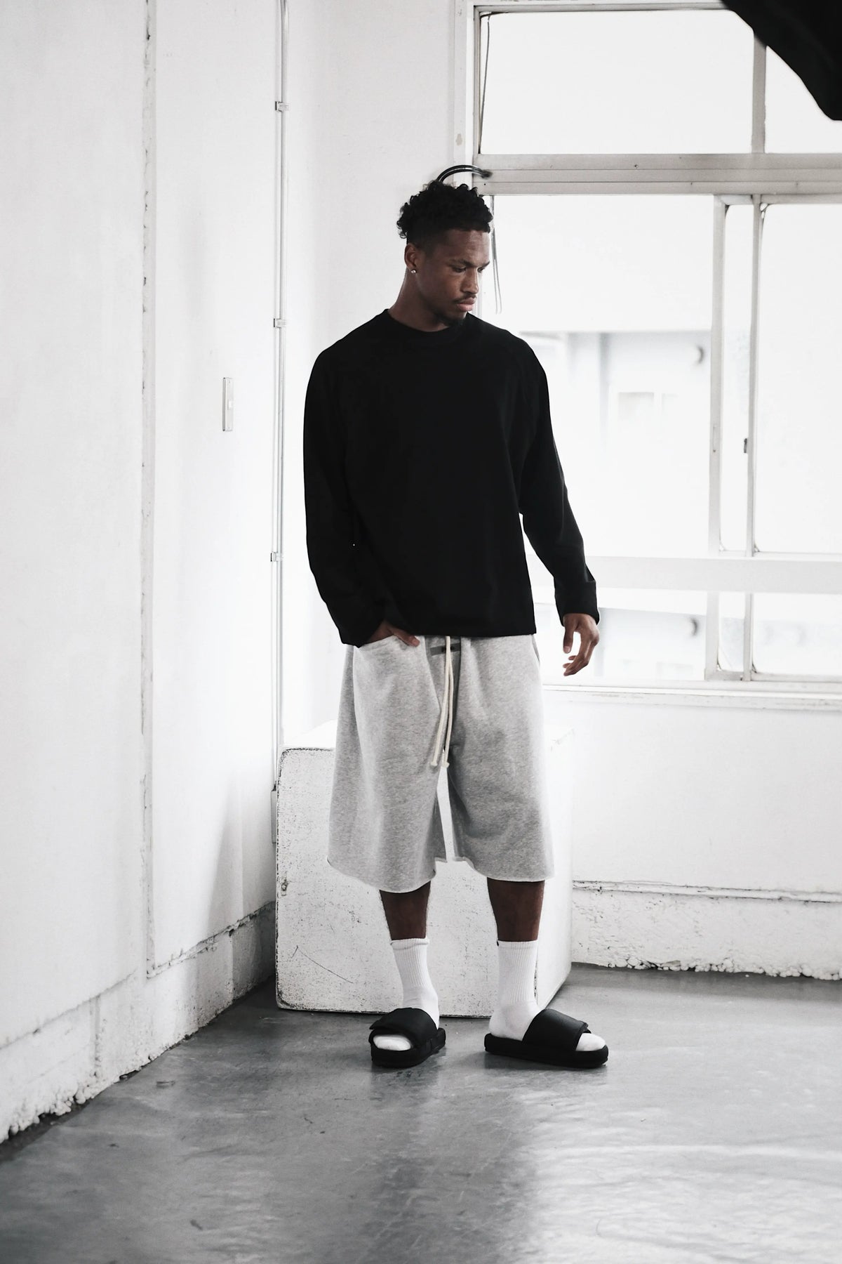 Tops : XL size (185cm / 75kg)
Bottoms : XL size (185cm / 75kg)
