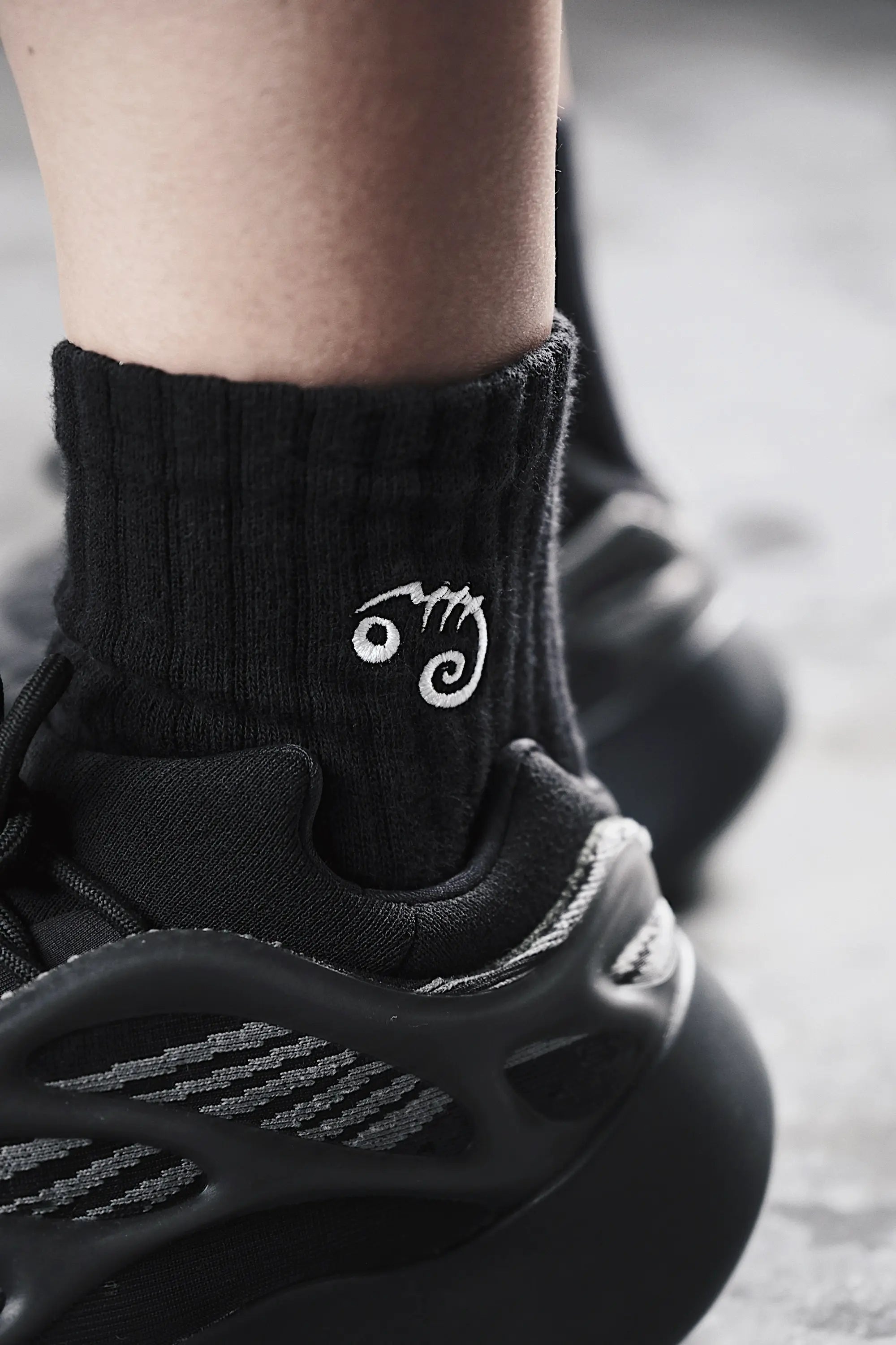 Pvot Symbol Short Socks (Black)