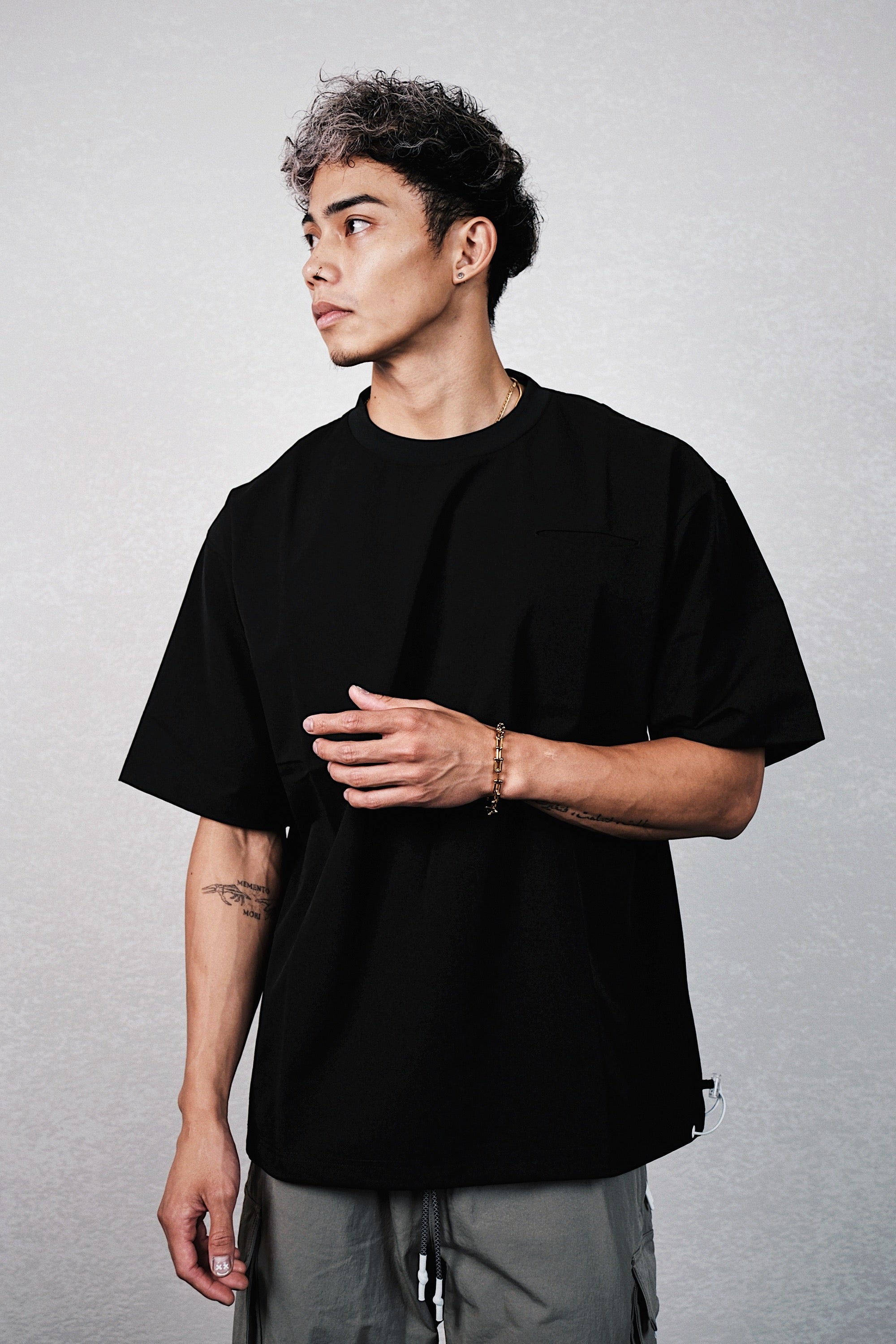 "Solitude" Stretch Nylon T-shirts (Black)