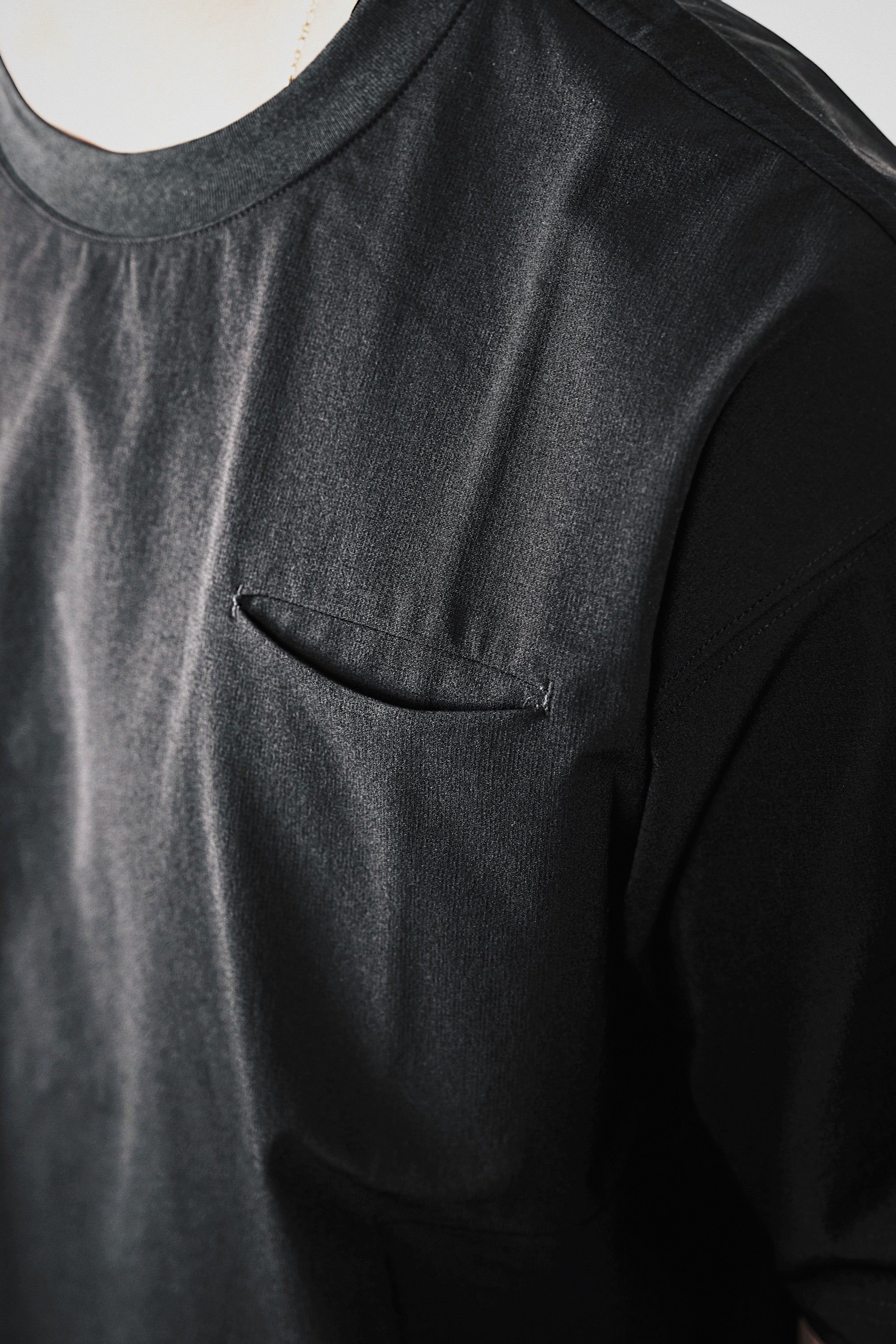 "Solitude" Stretch Nylon T-shirts (Black)