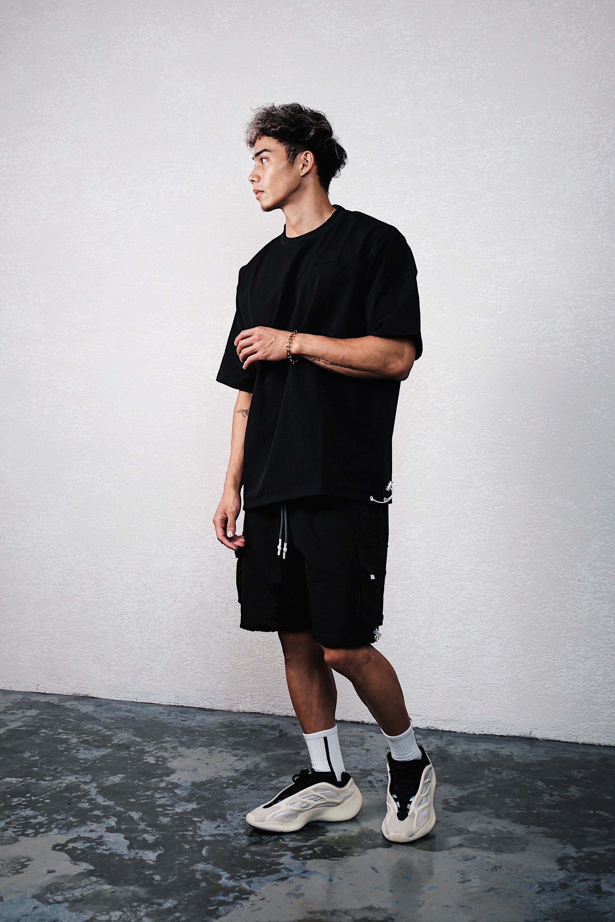 "Solitude" Stretch Nylon T-shirts (Black)