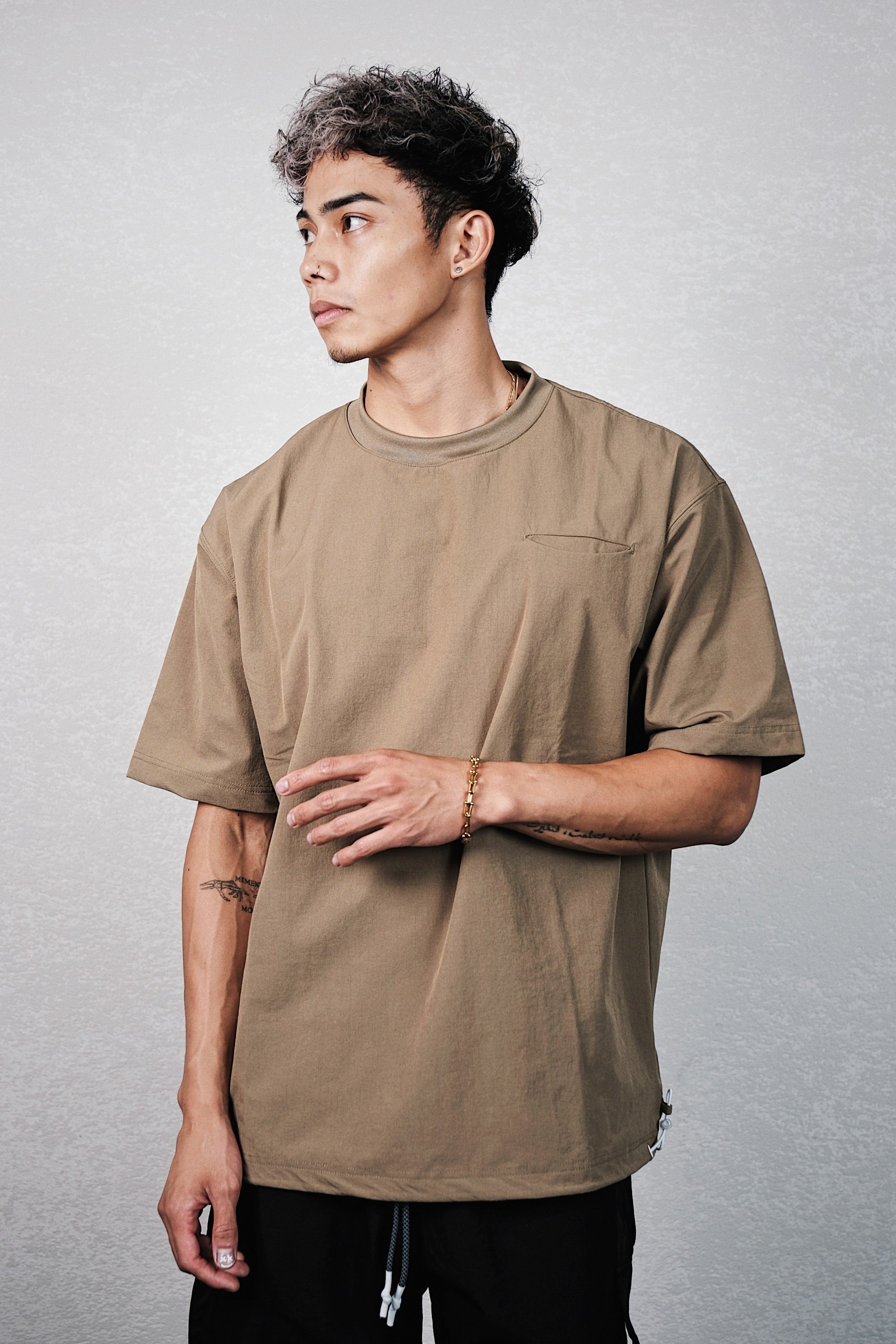 "Solitude" Stretch Nylon T-shirts (Olive)