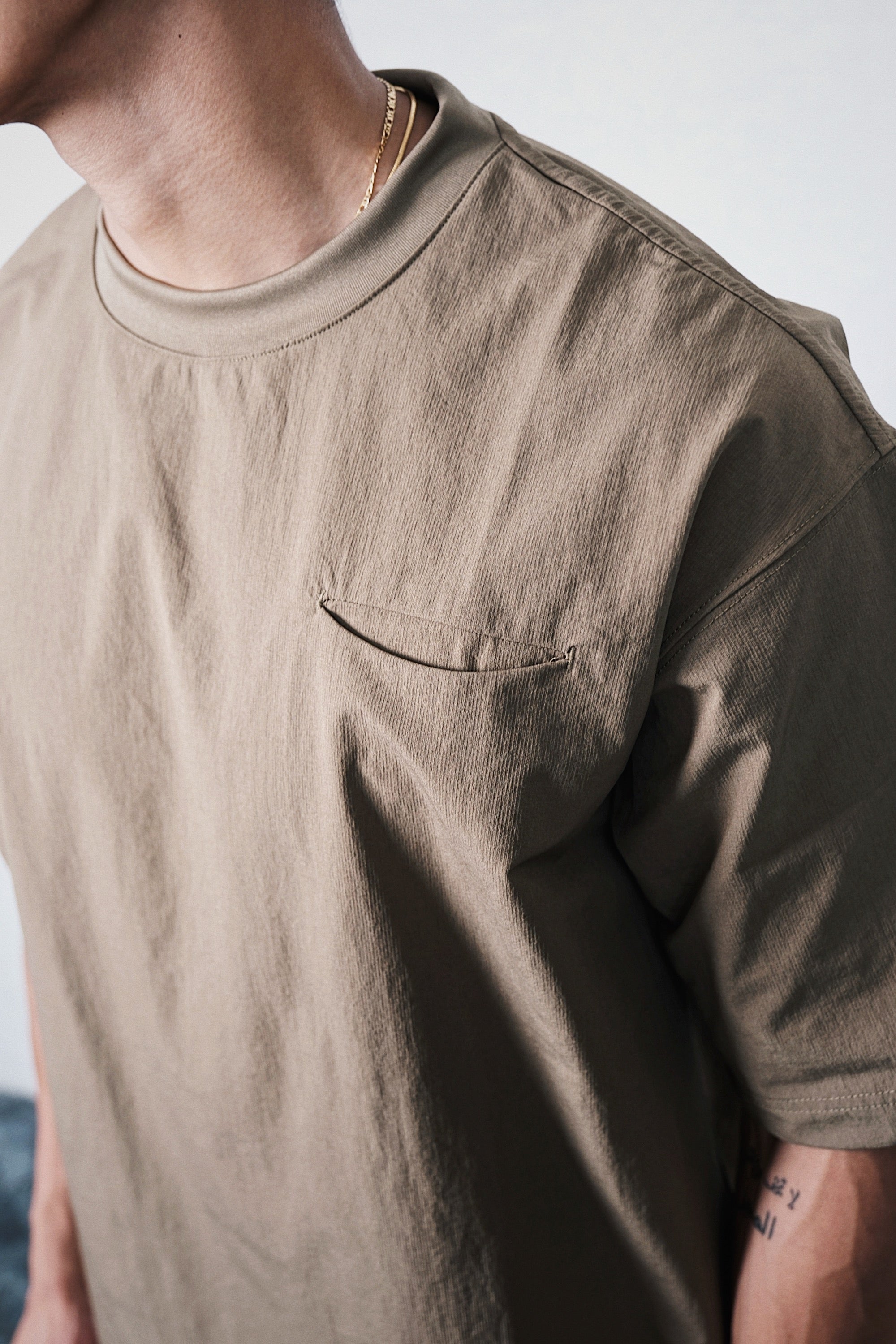 "Solitude" Stretch Nylon T-shirts (Olive)