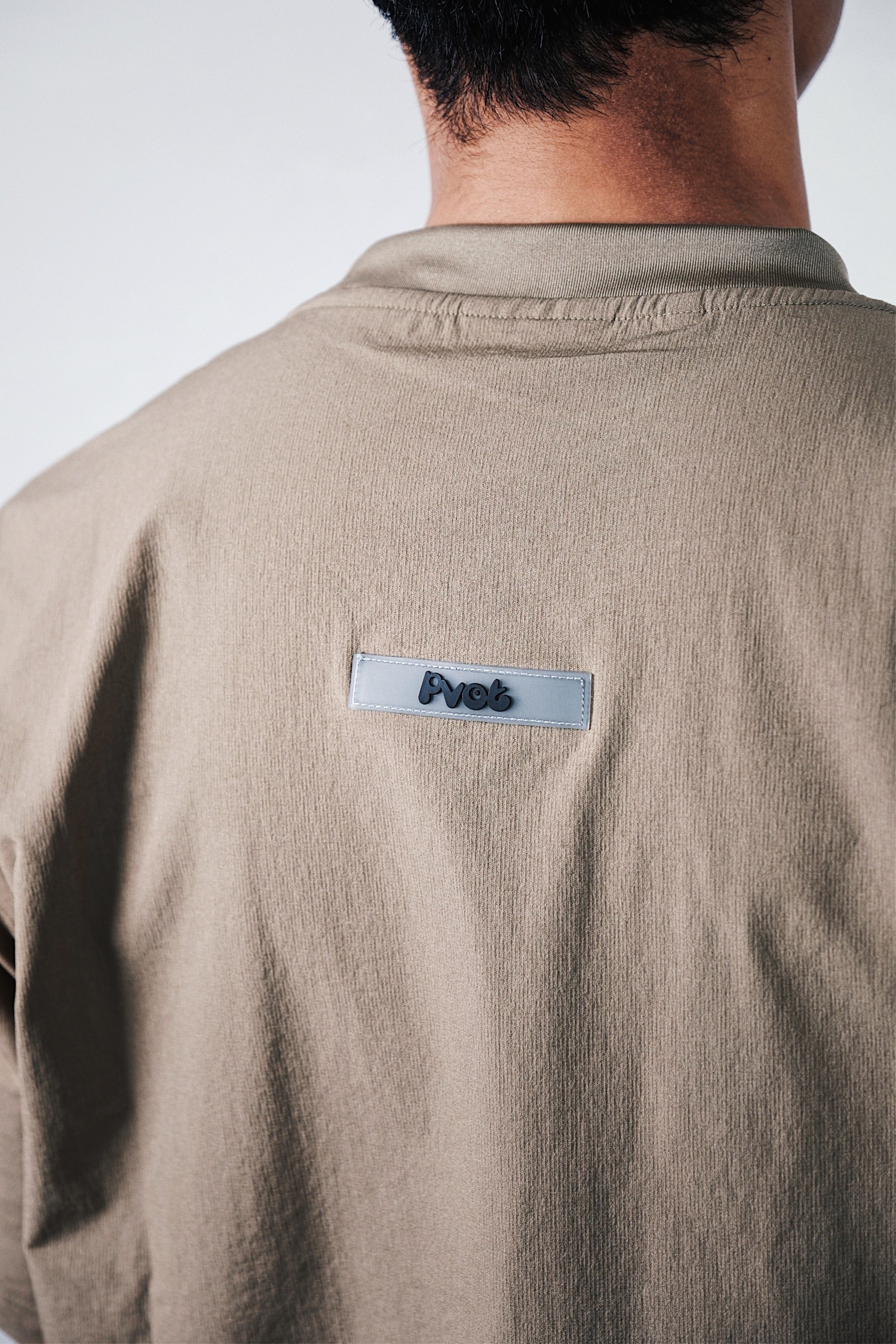 "Solitude" Stretch Nylon T-shirts (Olive)