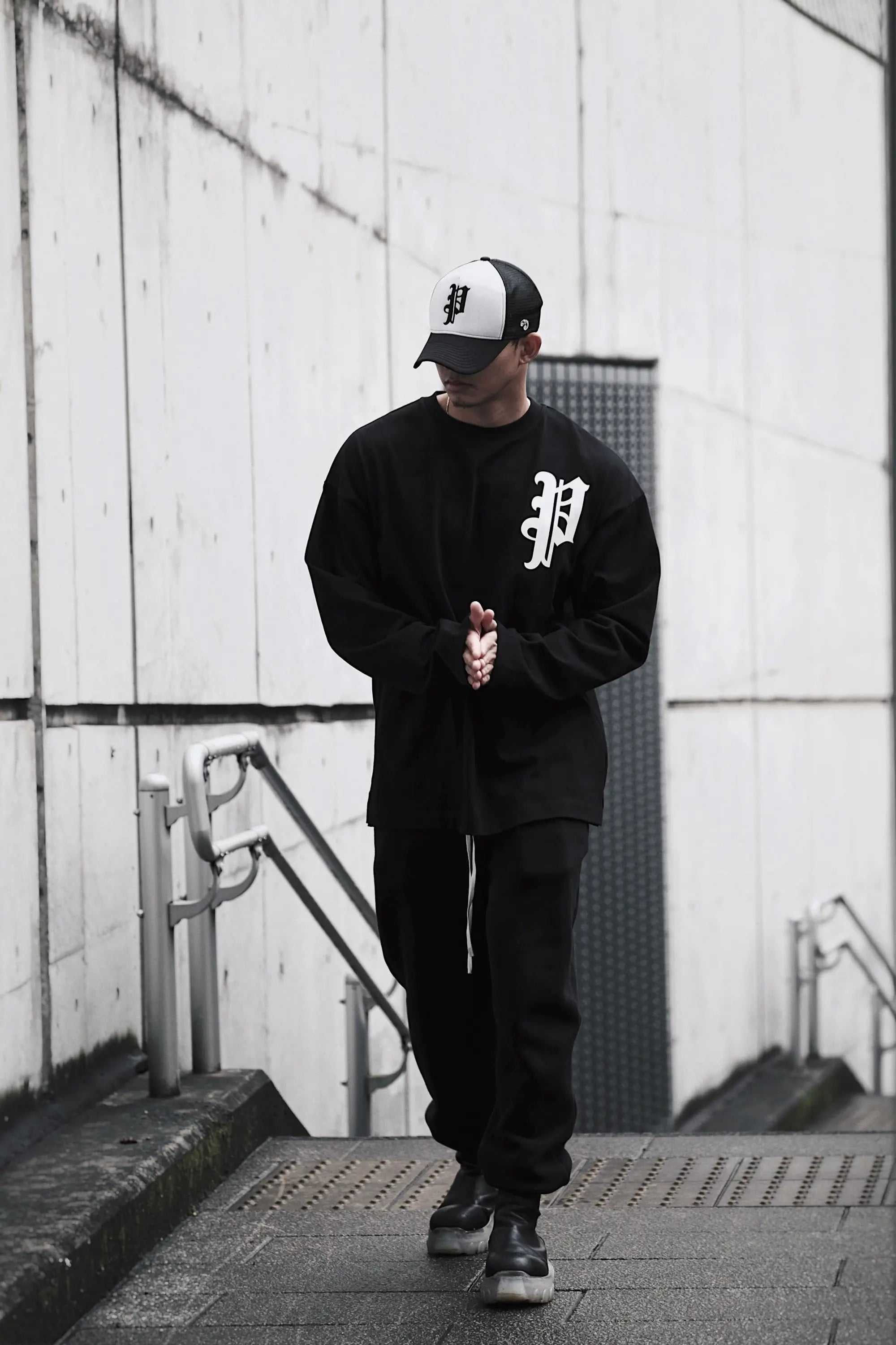 Privé Big Logo Long Sleeve T-Shirts (Black)