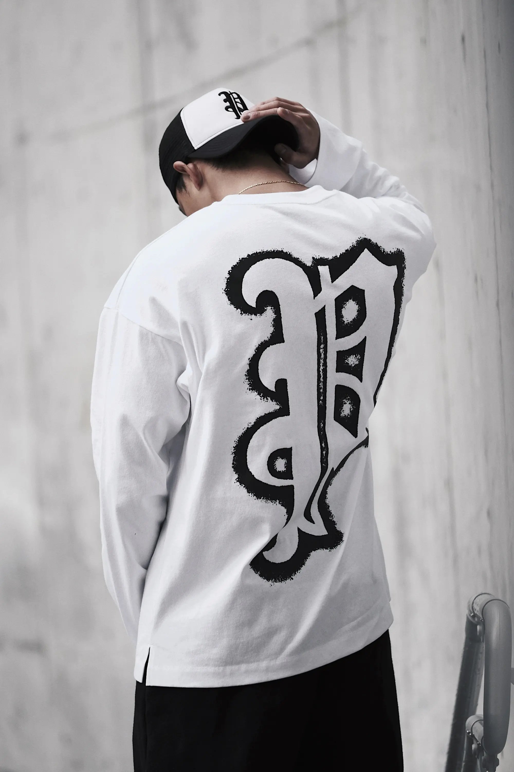 Privé Big Logo Long Sleeve T-Shirts (White)