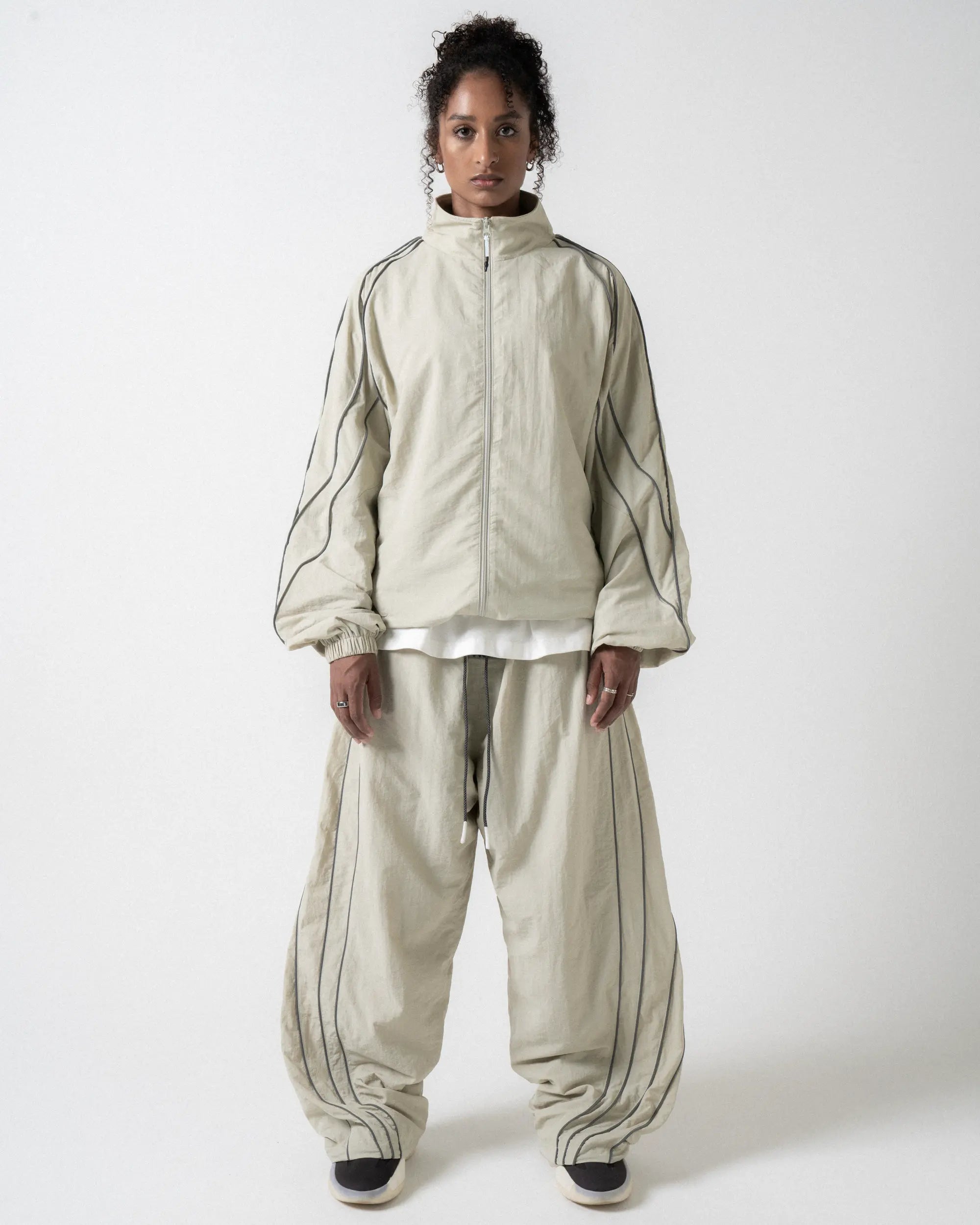 Jacket : XL size (174cm / 65kg)
Bottoms : XL size (174cm / 65kg)