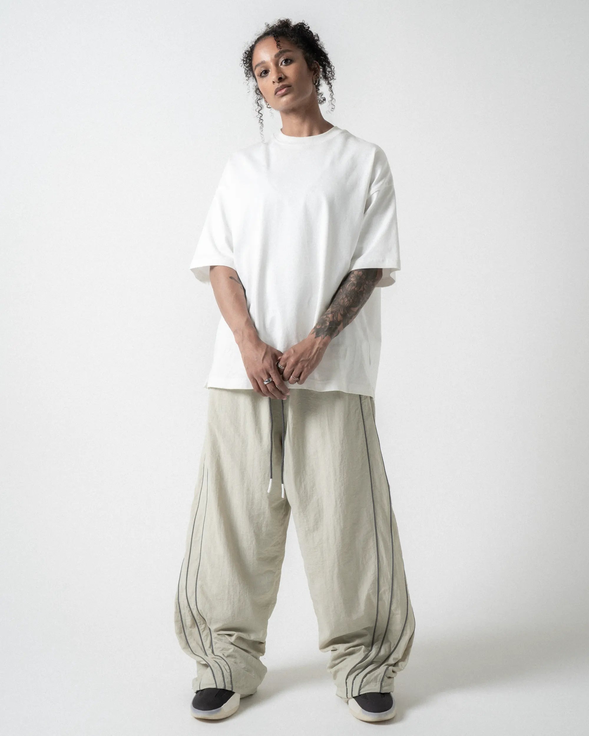 Tops : XL size (174cm / 65kg)
Bottoms : XL size (174cm / 65kg)