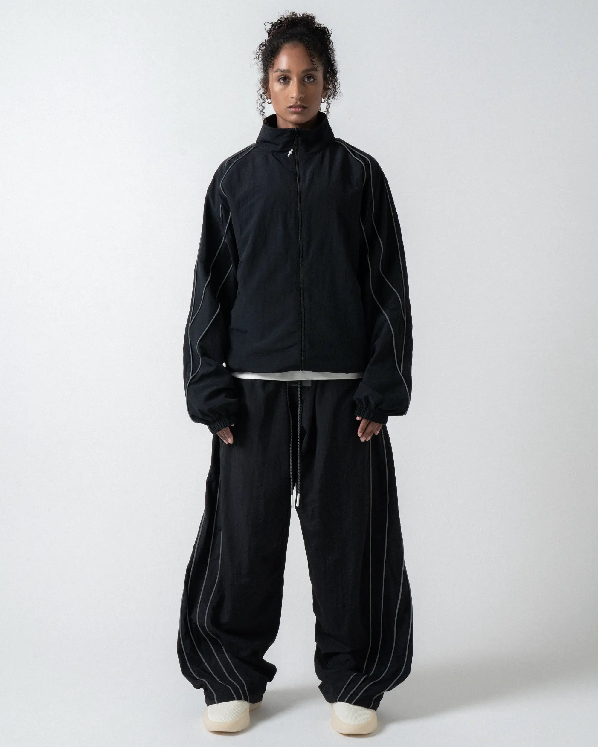 Jacket : XL size (174cm / 65kg)
Bottoms : XL size (174cm / 65kg)