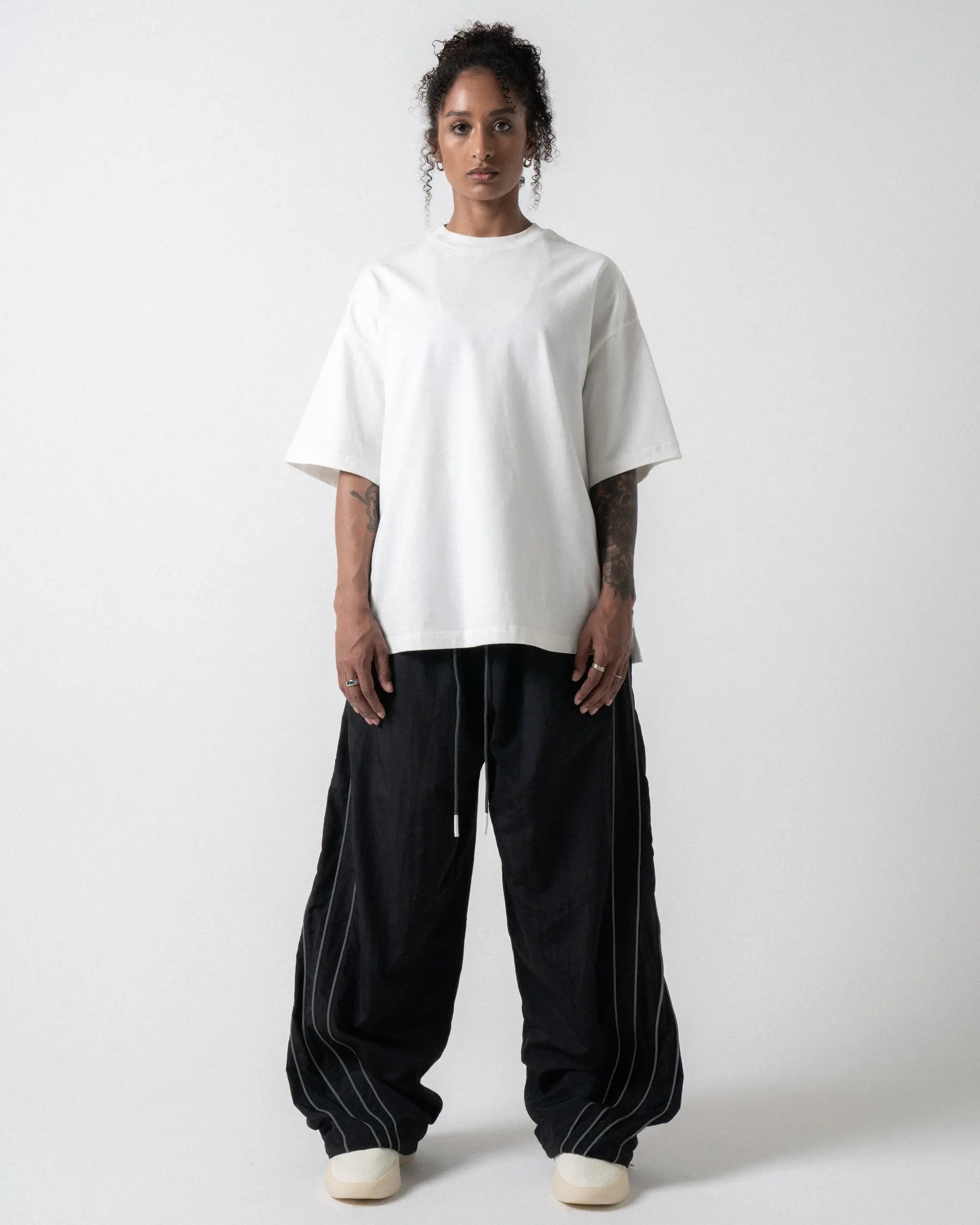 Tops : XL size (174cm / 65kg)
Bottoms : XL size (174cm / 65kg)