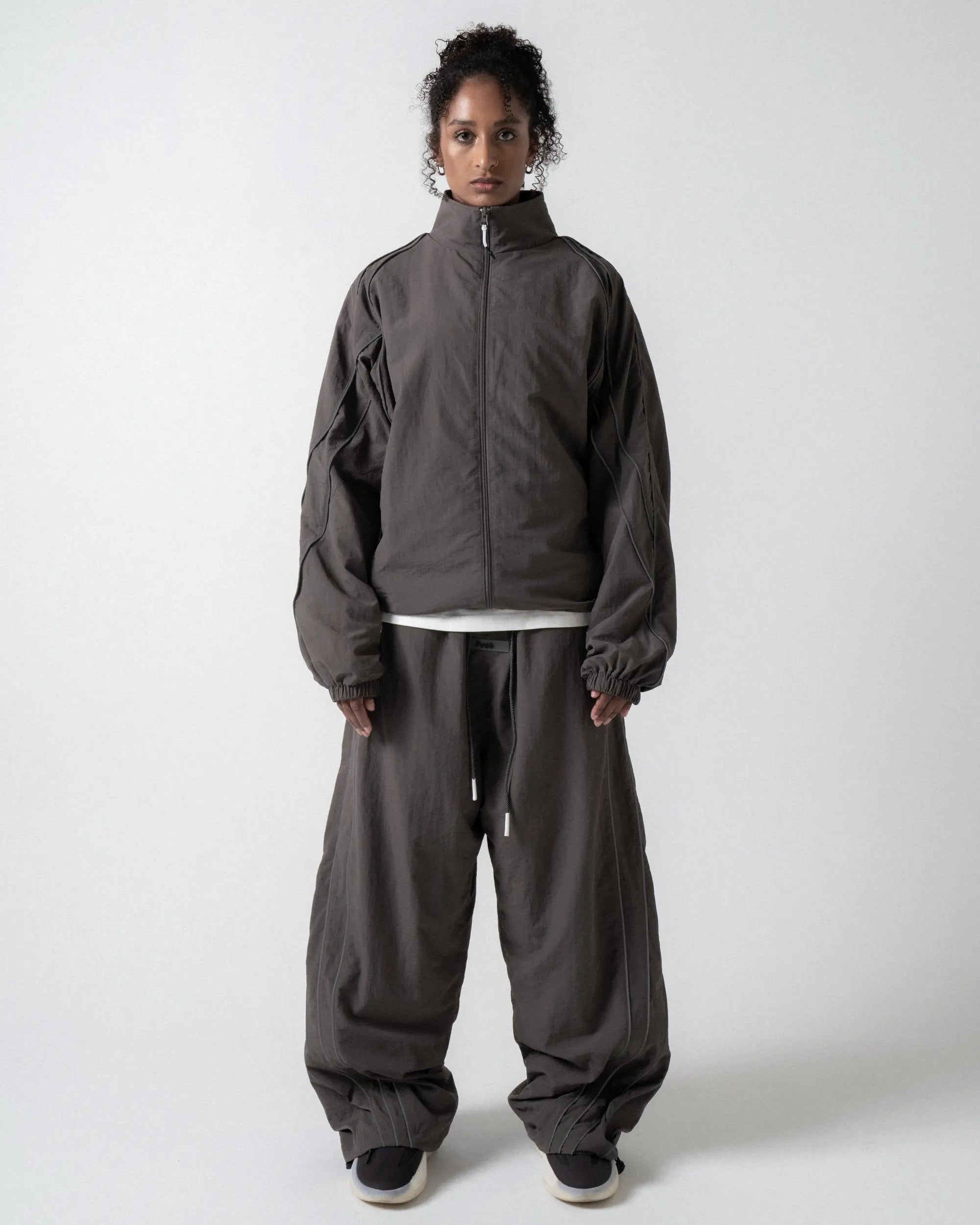 Jacket : XL size (174cm / 65kg)
Bottoms : XL size (174cm / 65kg)