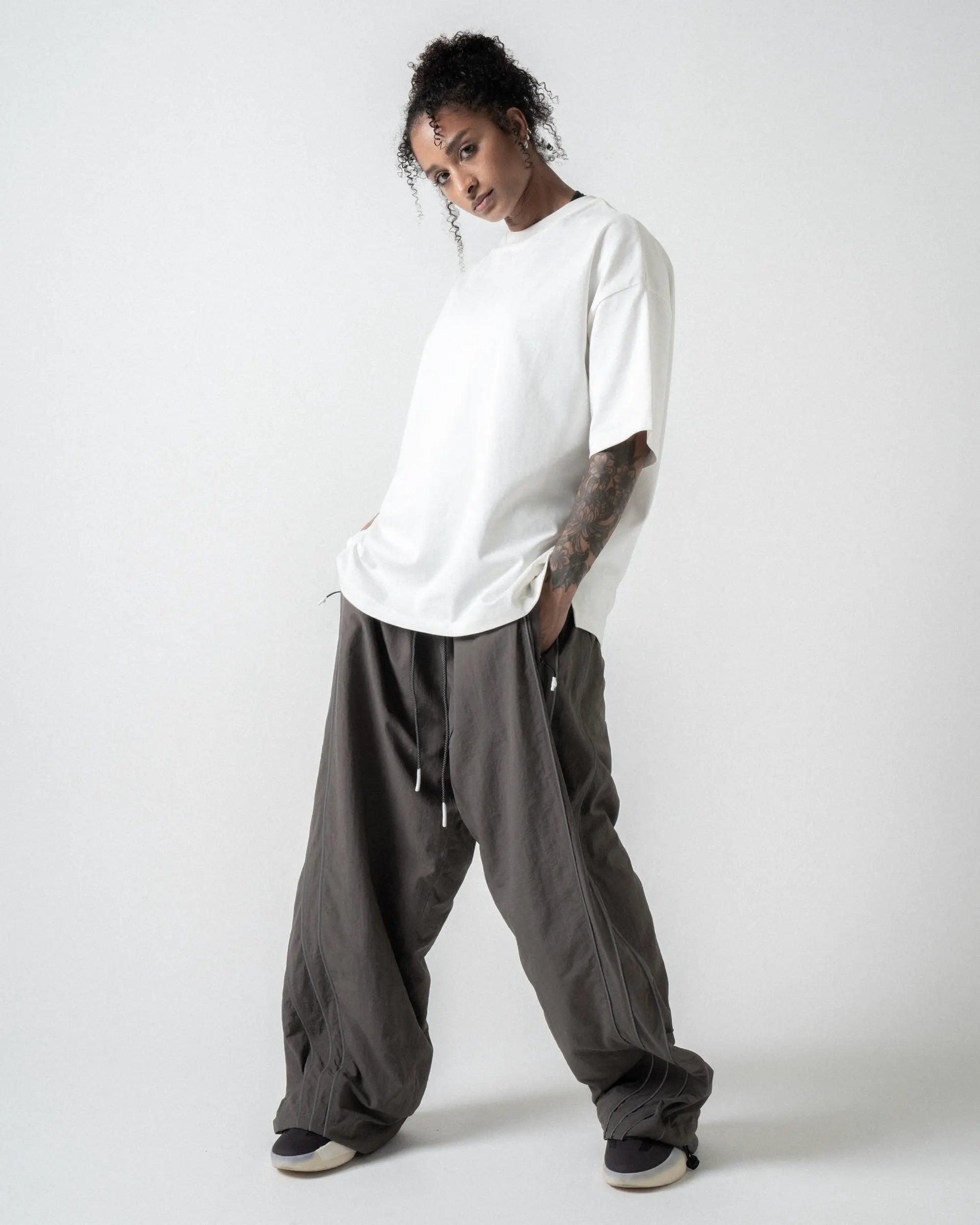 Tops : XL size (174cm / 65kg)
Bottoms : XL size (174cm / 65kg)