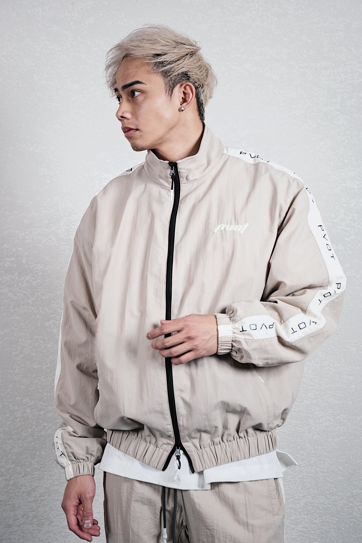 Pvot SL Nylon Jacket (Beige / White)