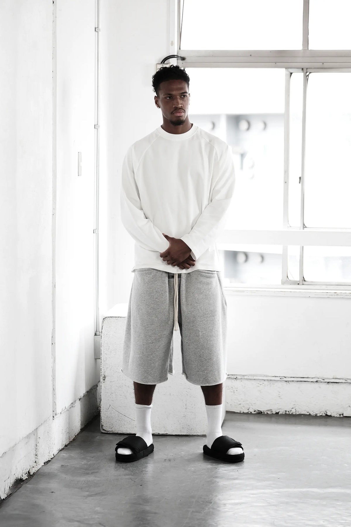 Tops : XL size (185cm / 75kg)
Bottoms : XL size (185cm / 75kg)