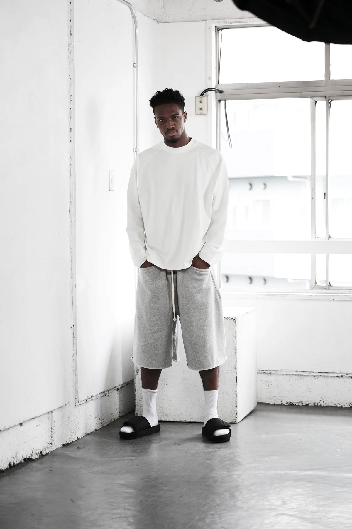 Tops : XL size (185cm / 75kg)
Bottoms : XL size (185cm / 75kg)