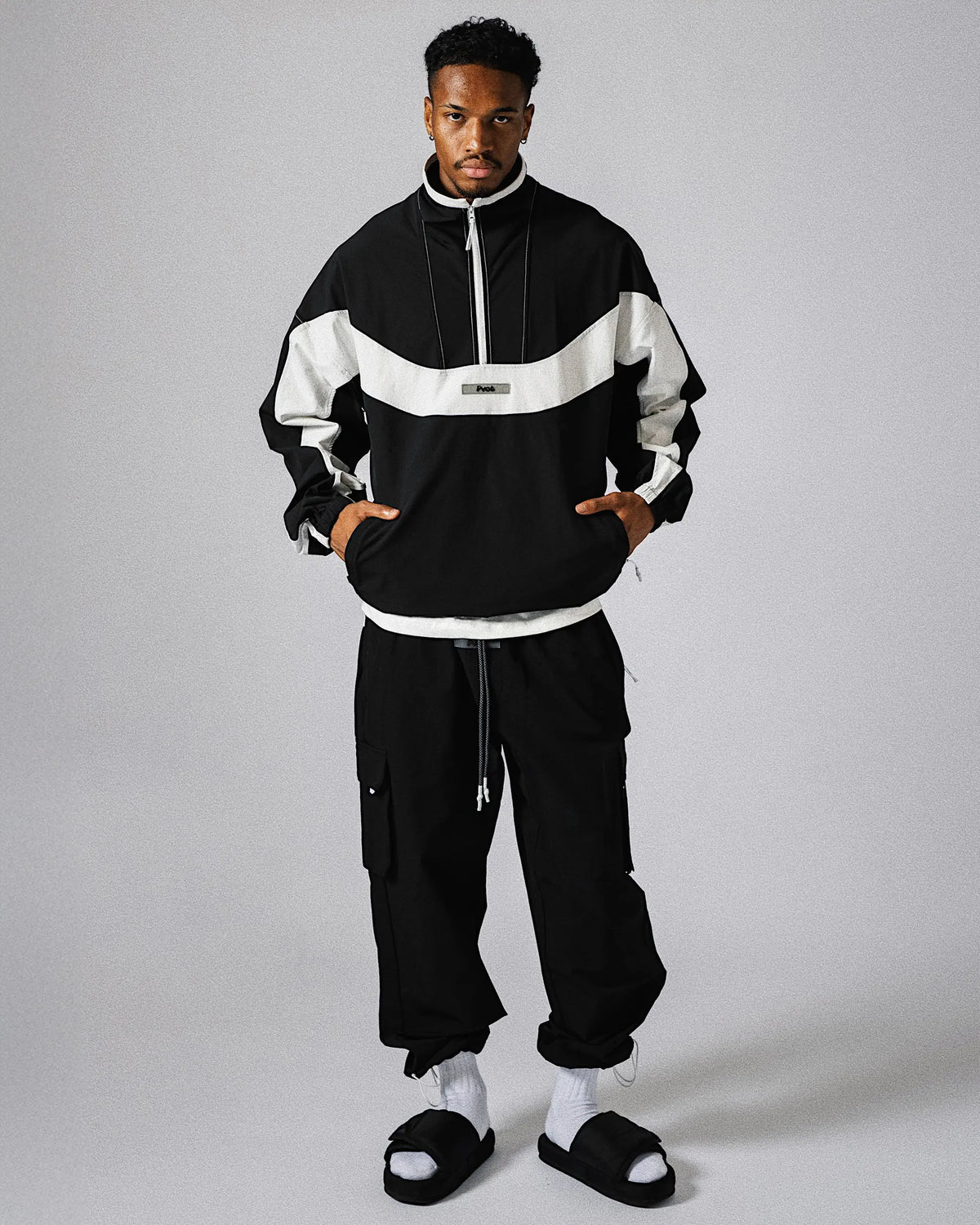 Tops : XL size (185cm / 75kg)
Bottoms : XL size (185cm / 75kg)