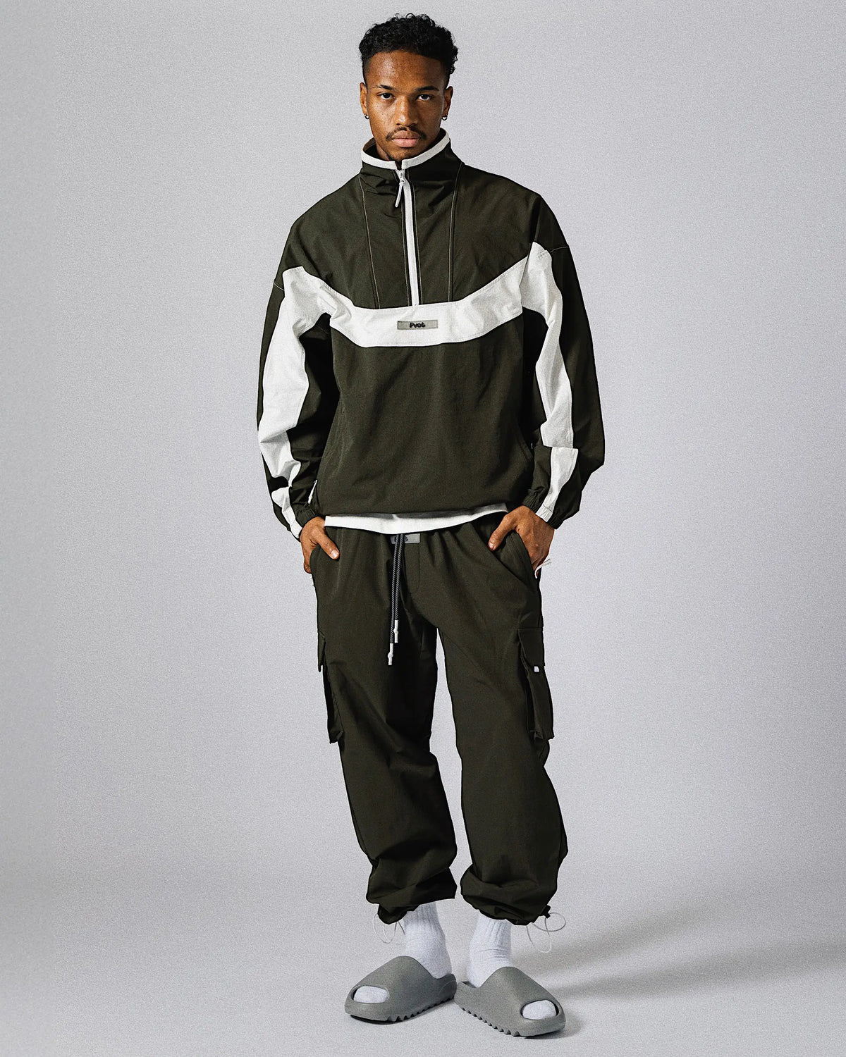 Tops : XL size (185cm / 75kg)
Bottoms : XL size (185cm / 75kg)