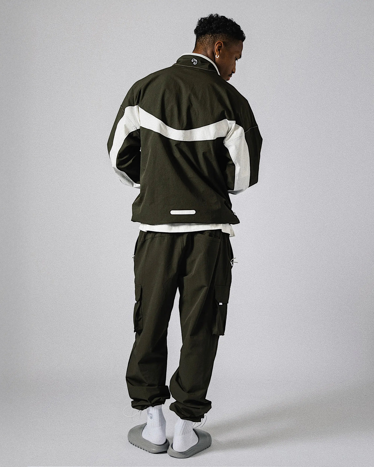 Tops : XL size (185cm / 75kg)
Bottoms : XL size (185cm / 75kg)