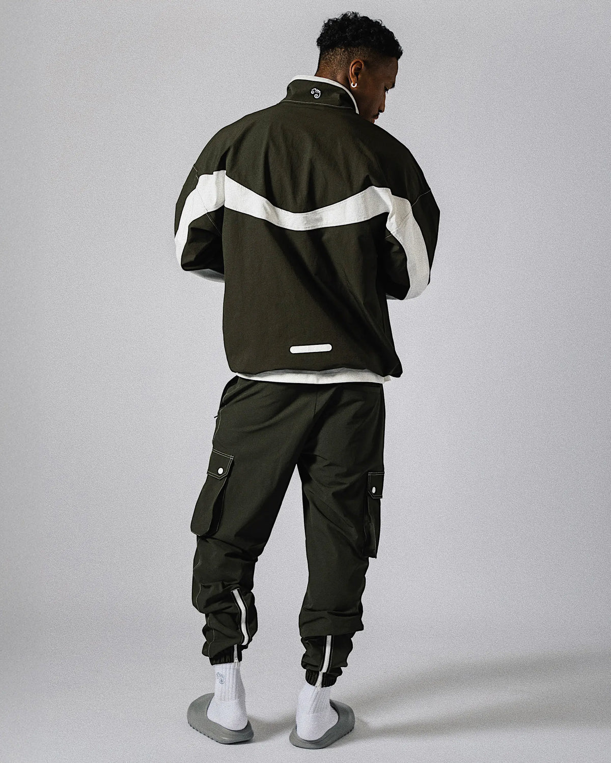 Tops : XL size (185cm / 75kg)
Bottoms : XL size (185cm / 75kg)