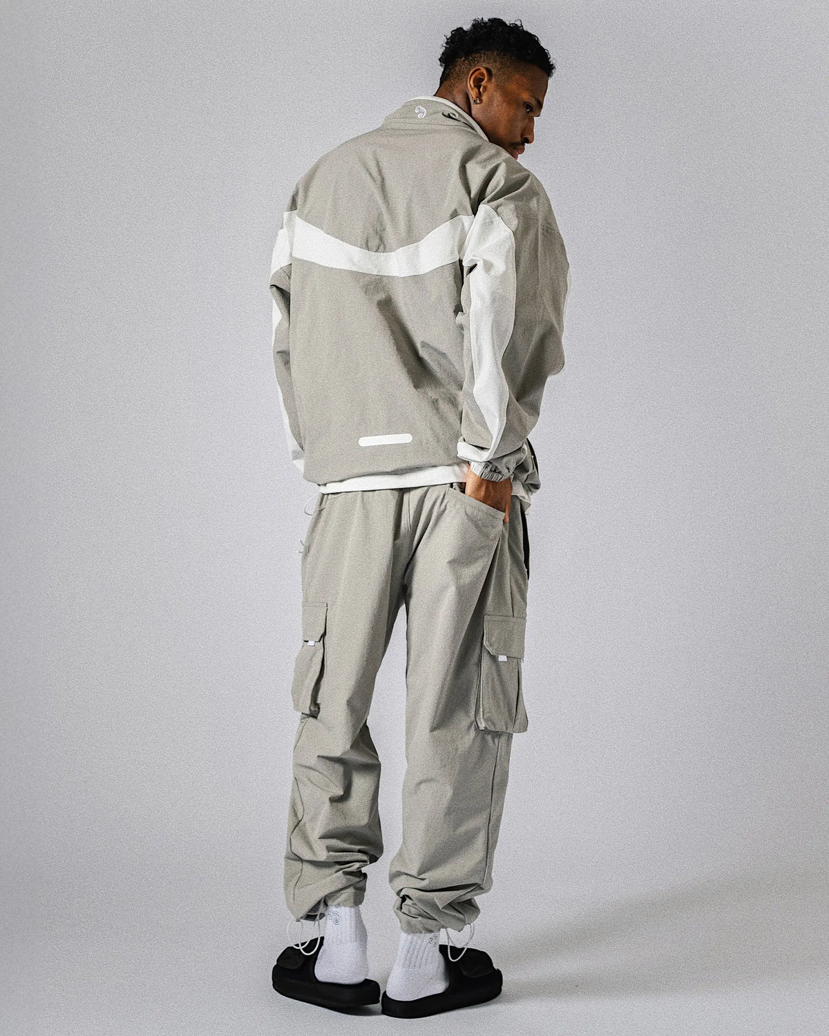 Tops : XL size (185cm / 75kg)
Bottoms : XL size (185cm / 75kg)