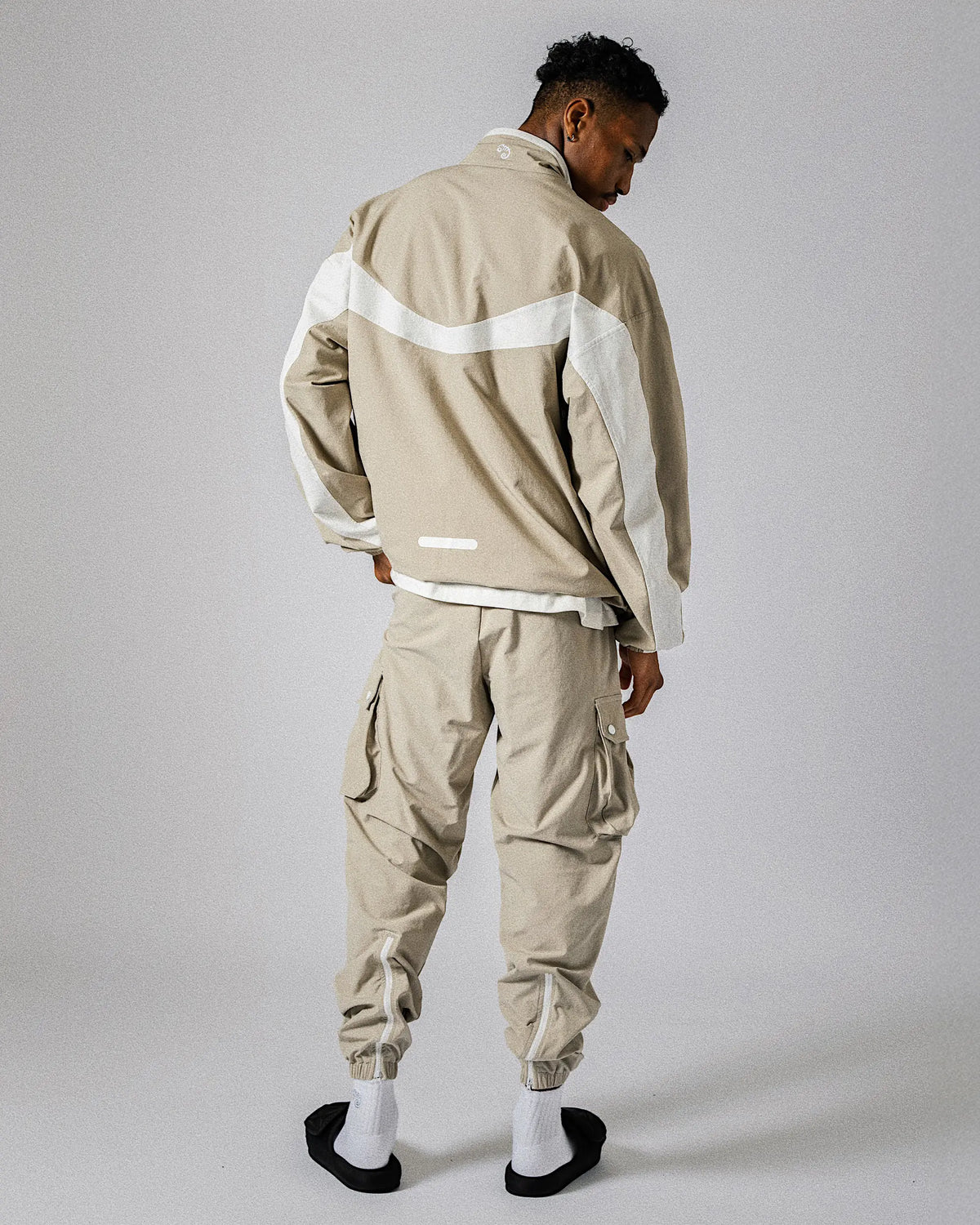 Tops : XL size (185cm / 75kg)
Bottoms : XL size (185cm / 75kg)