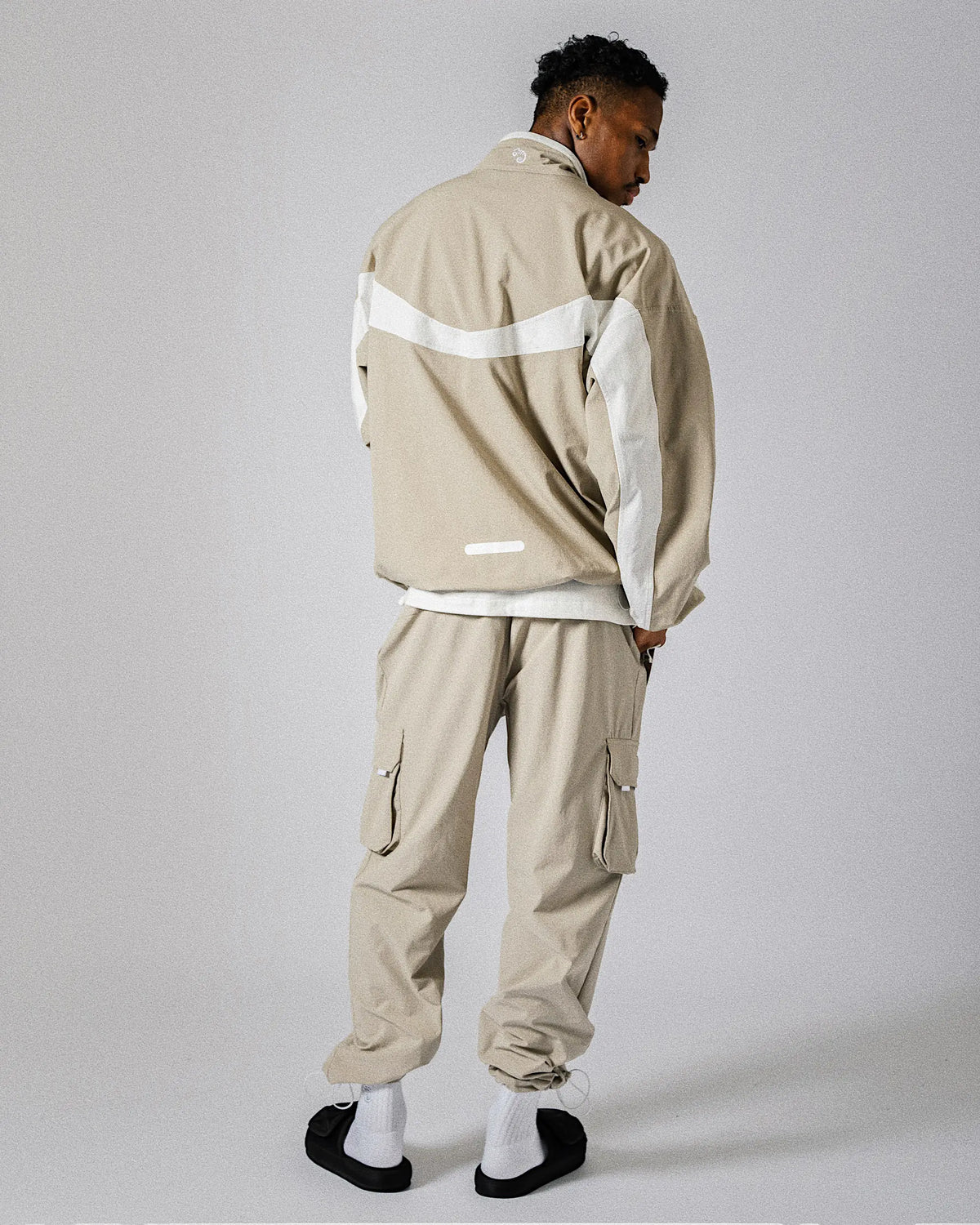 Tops : XL size (185cm / 75kg)
Bottoms : XL size (185cm / 75kg)