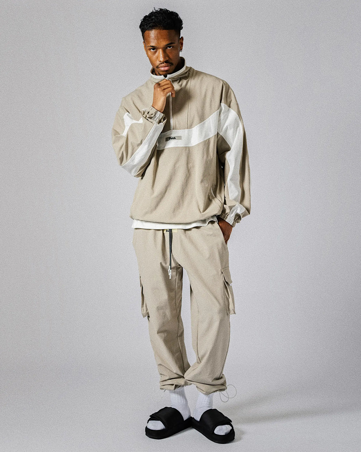 Tops : XL size (185cm / 75kg)
Bottoms : XL size (185cm / 75kg)