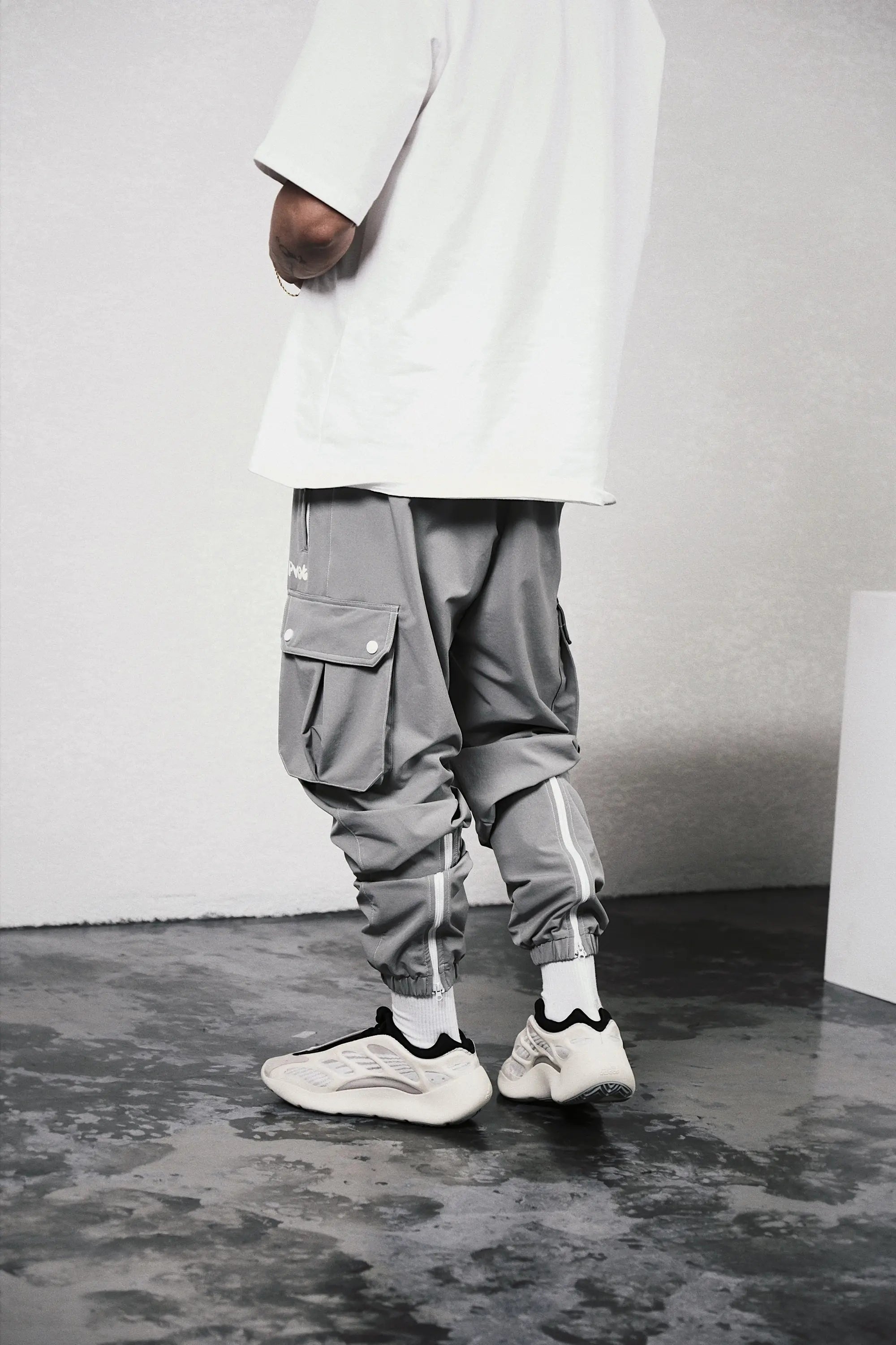 Bottom : M size (171cm / 73kg)