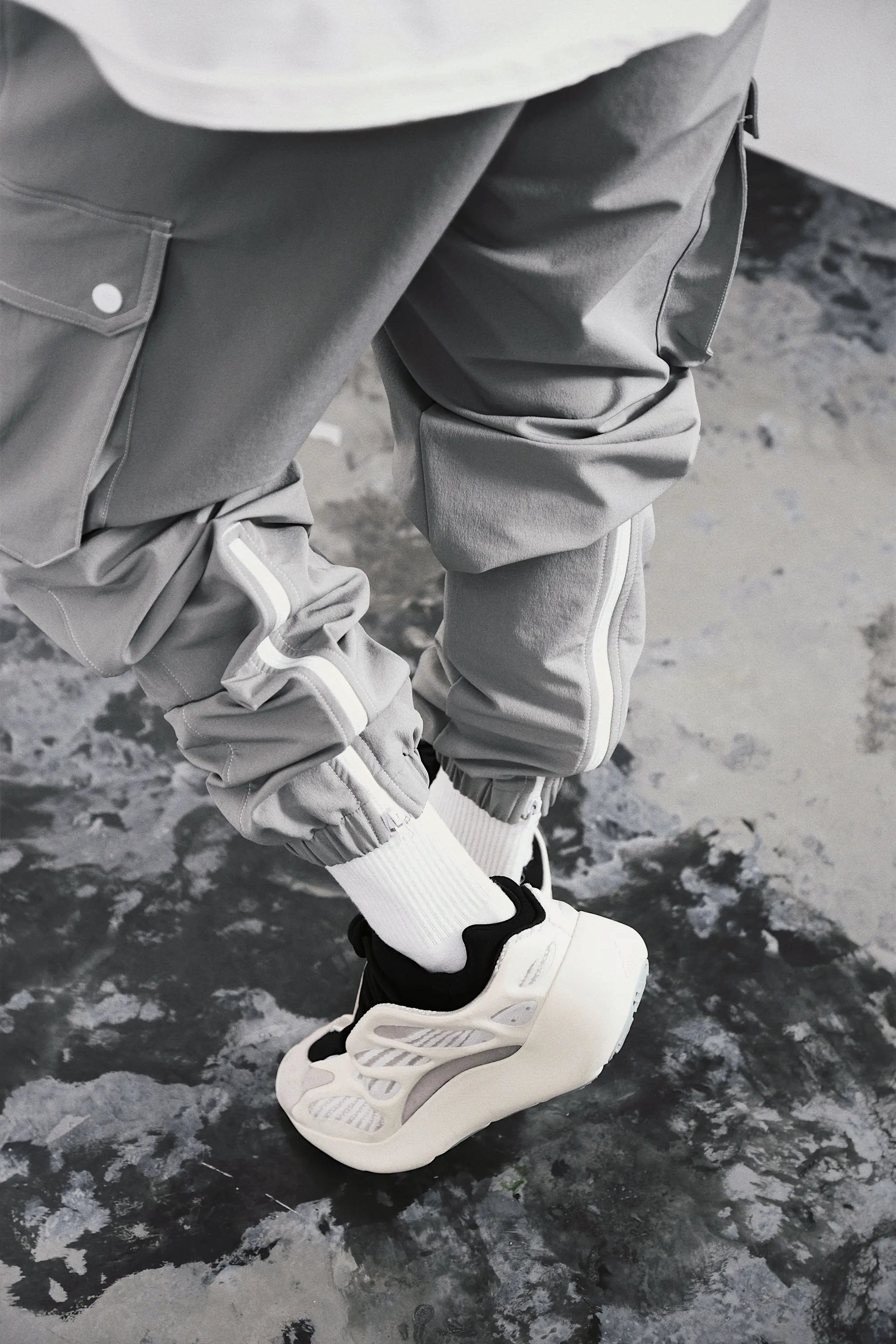 Pvot "Solitude" Stretch Cargo Jogger Pants (Light Gray)