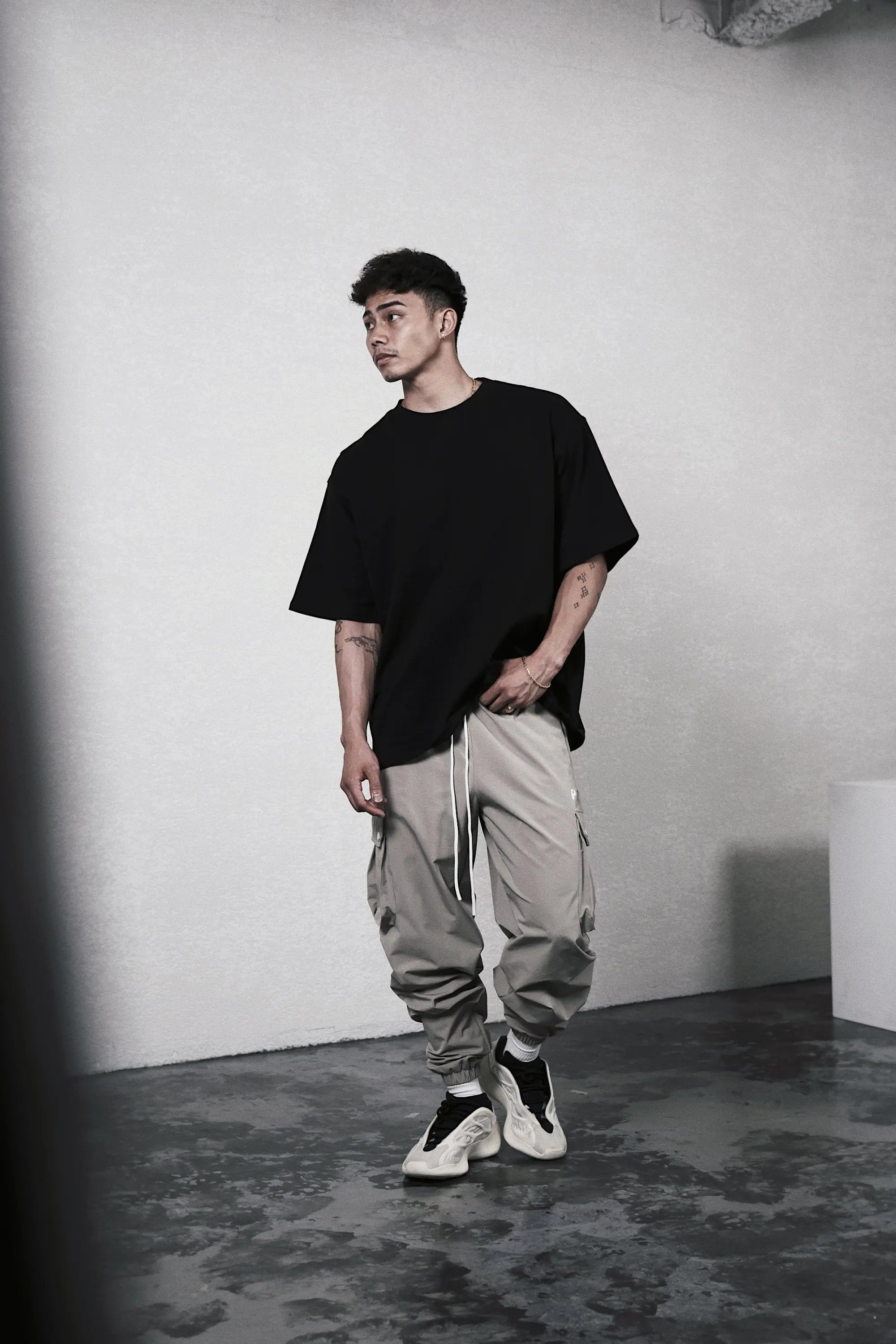 Bottom : M size (171cm / 73kg)