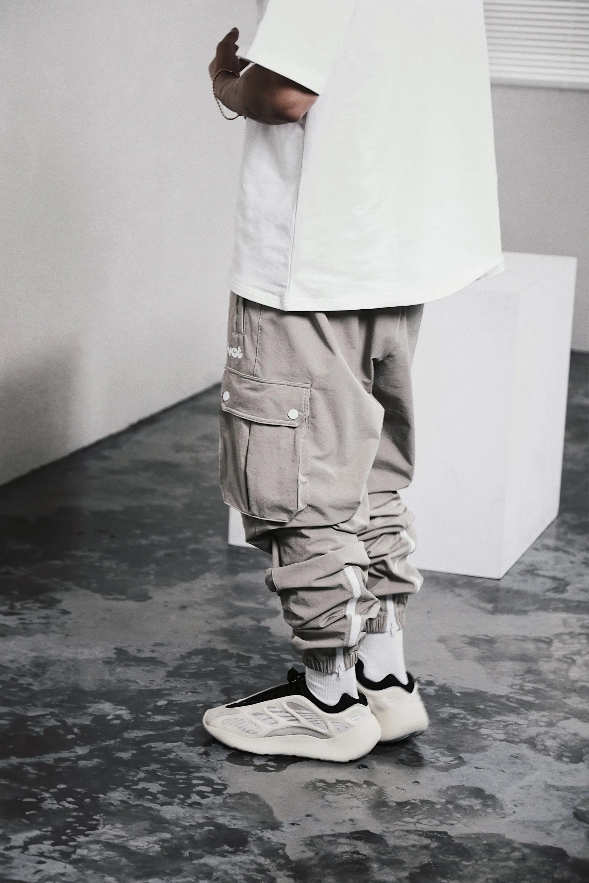 Bottom : M size (171cm / 73kg)