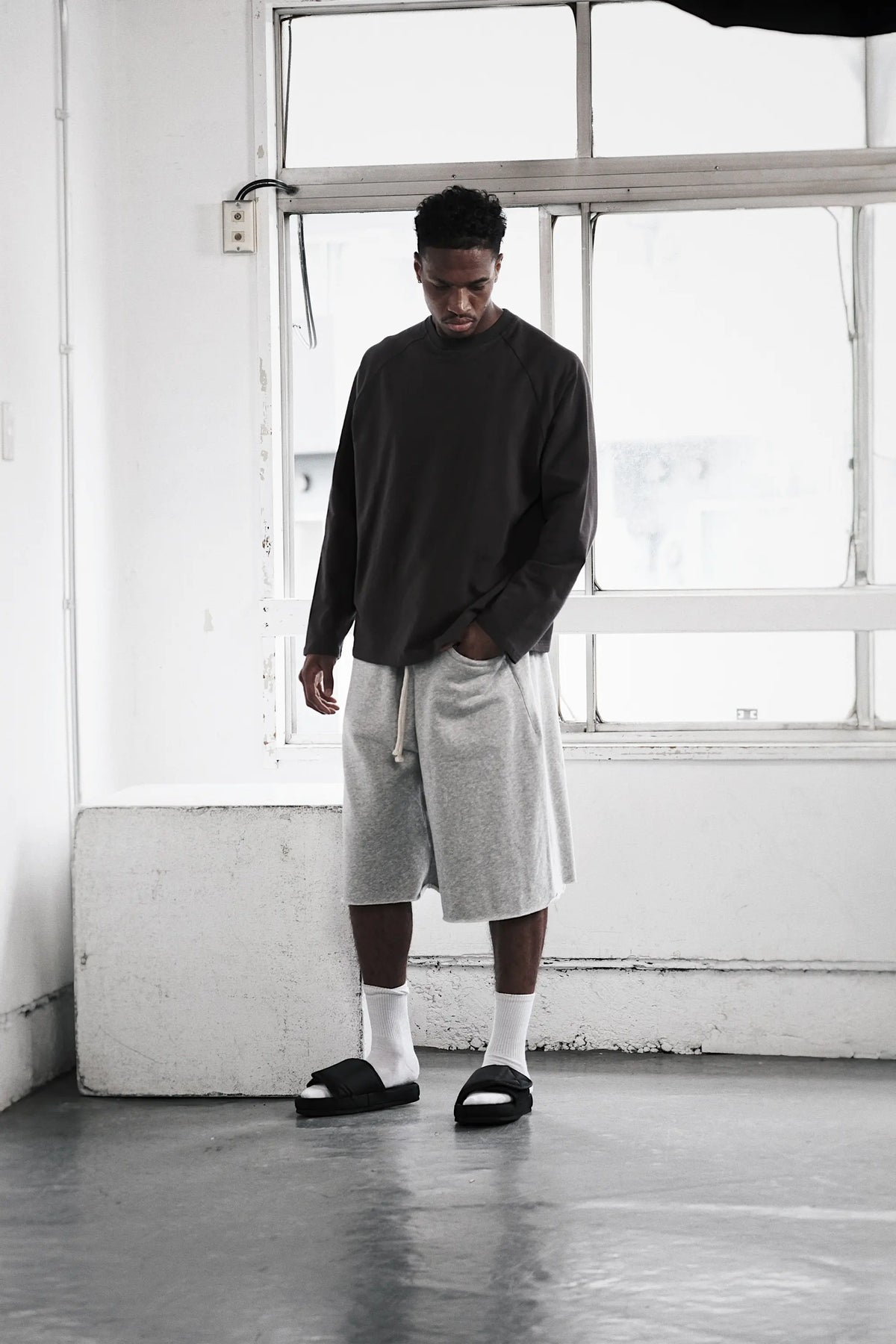 Tops : XL size (185cm / 75kg)
Bottoms : XL size (185cm / 75kg)