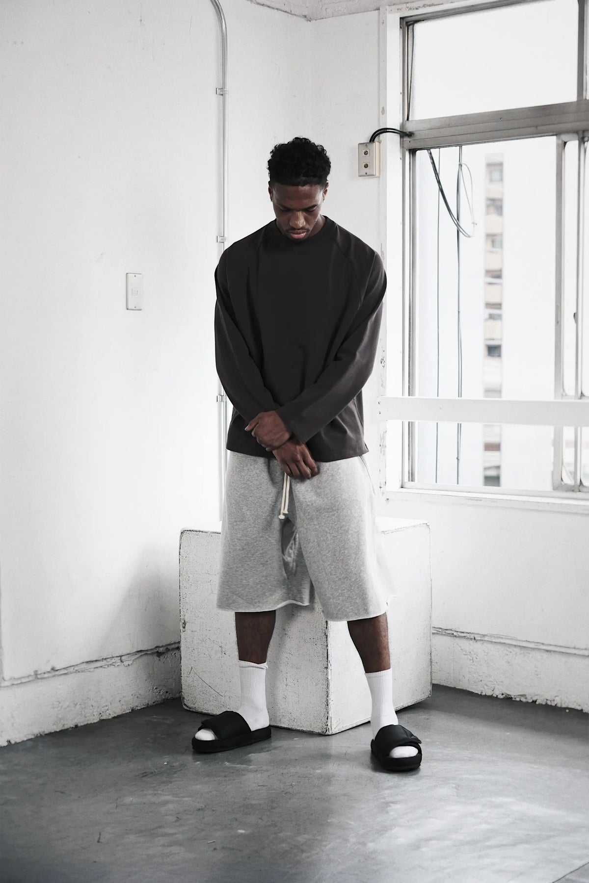 Tops : XL size (185cm / 75kg)
Bottoms : XL size (185cm / 75kg)