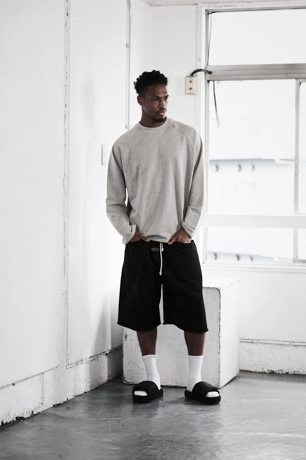 Tops : XL size (185cm / 75kg)
Bottoms : XL size (185cm / 75kg)