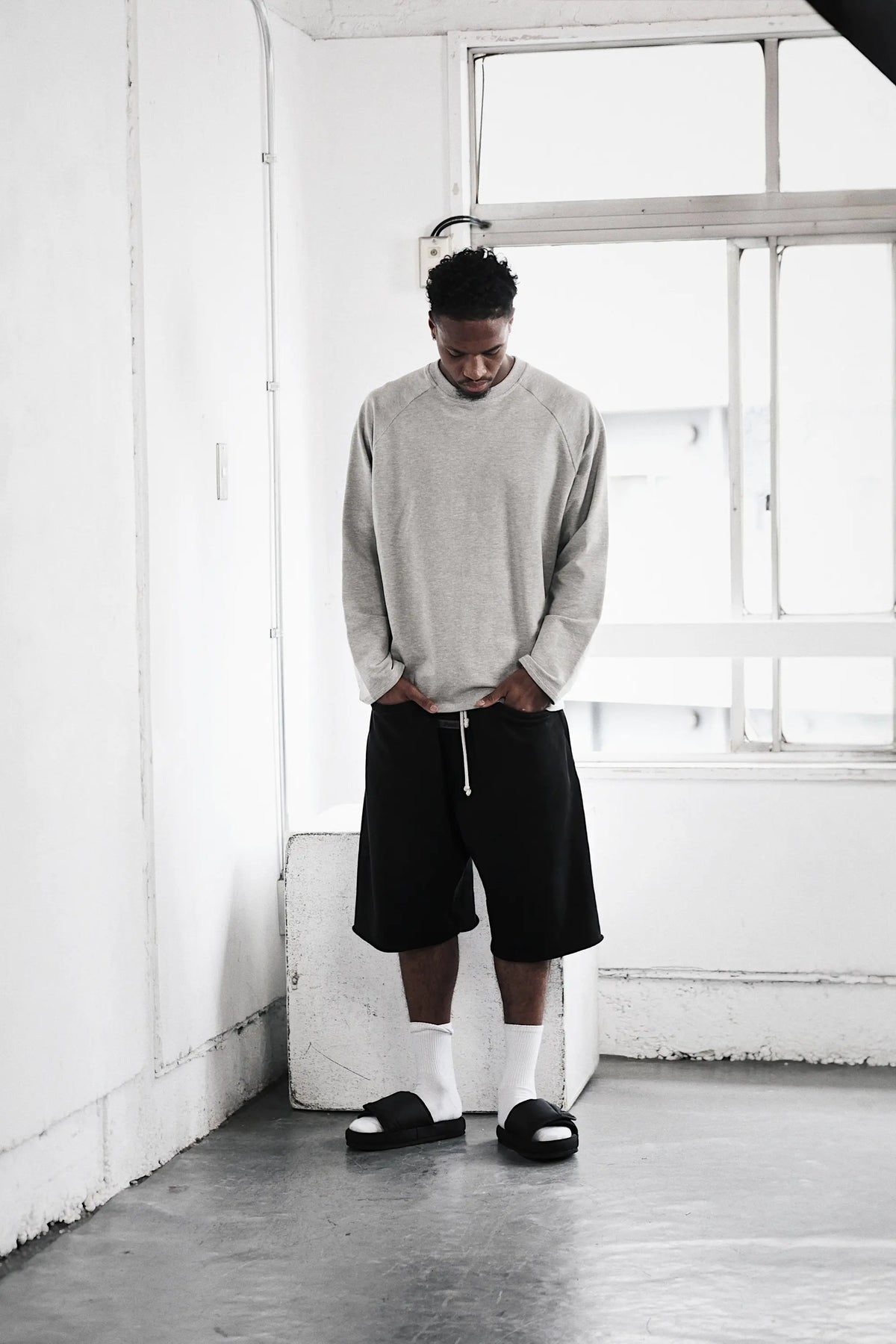 Tops : XL size (185cm / 75kg)
Bottoms : XL size (185cm / 75kg)