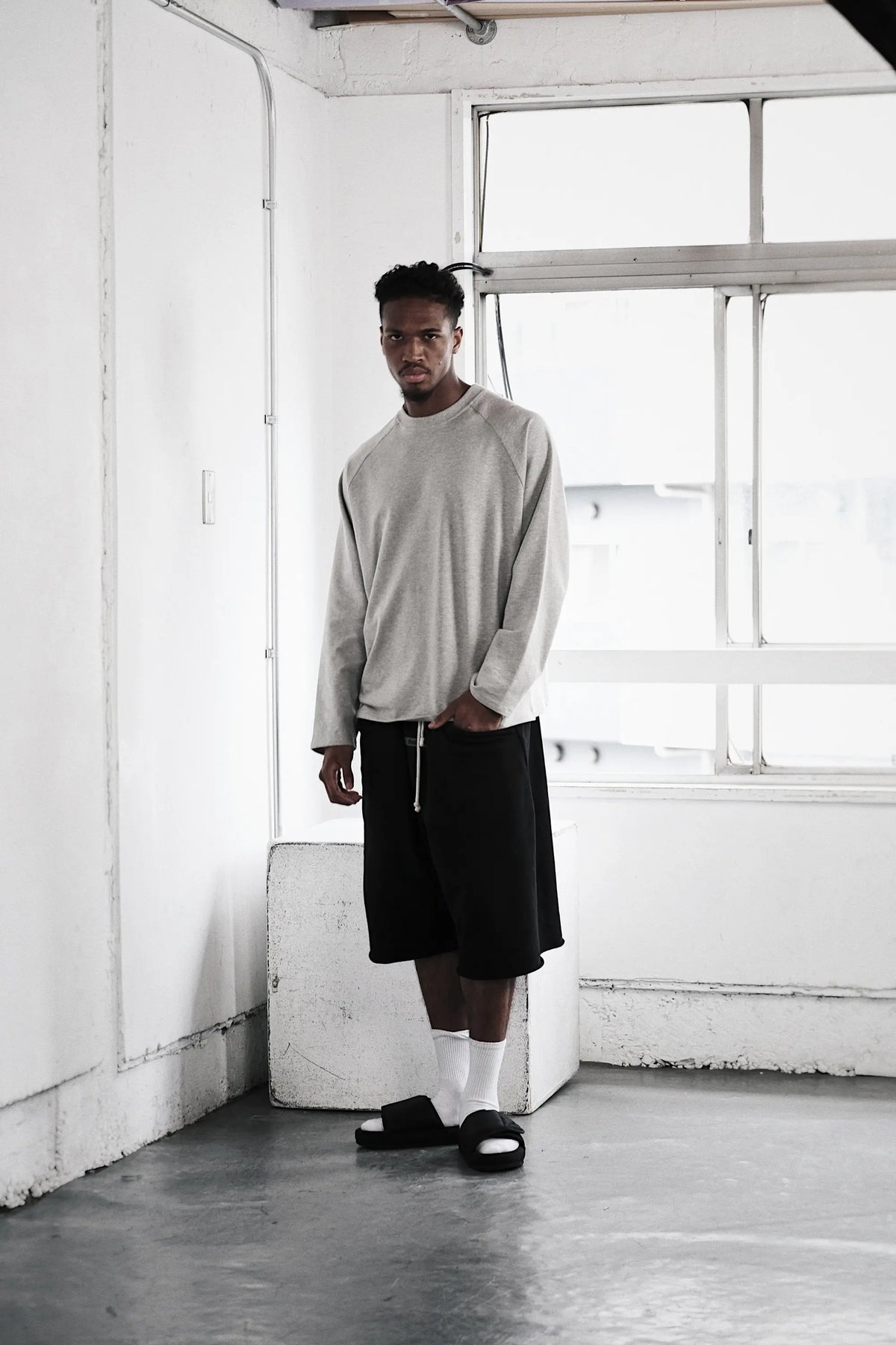 Tops : XL size (185cm / 75kg)
Bottoms : XL size (185cm / 75kg)