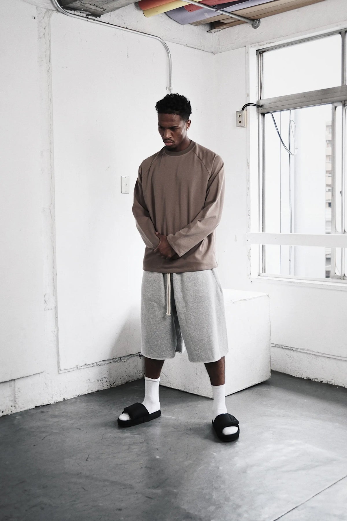 Tops : XL size (185cm / 75kg)
Bottoms : XL size (185cm / 75kg)